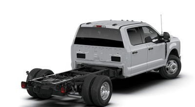2026 Ford Chassis Cab F-350® LARIAT®