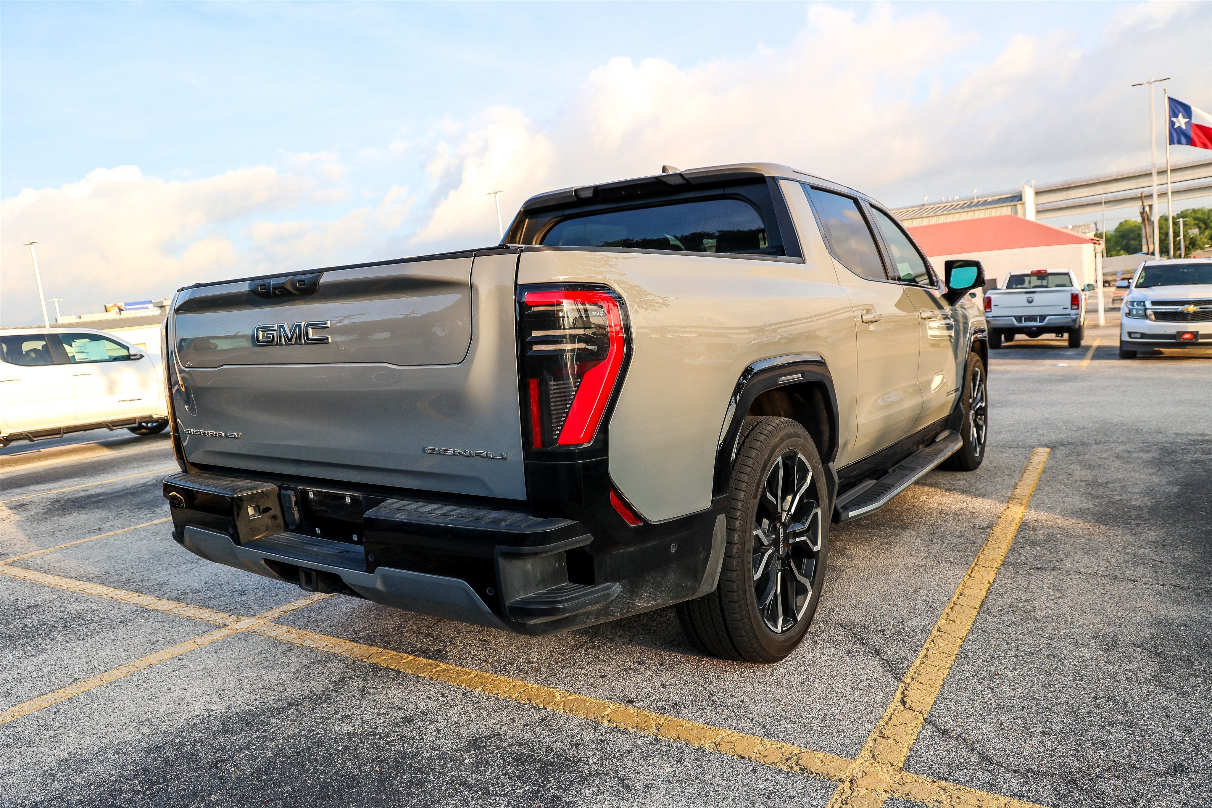 2024 GMC Sierra Denali Edition 1