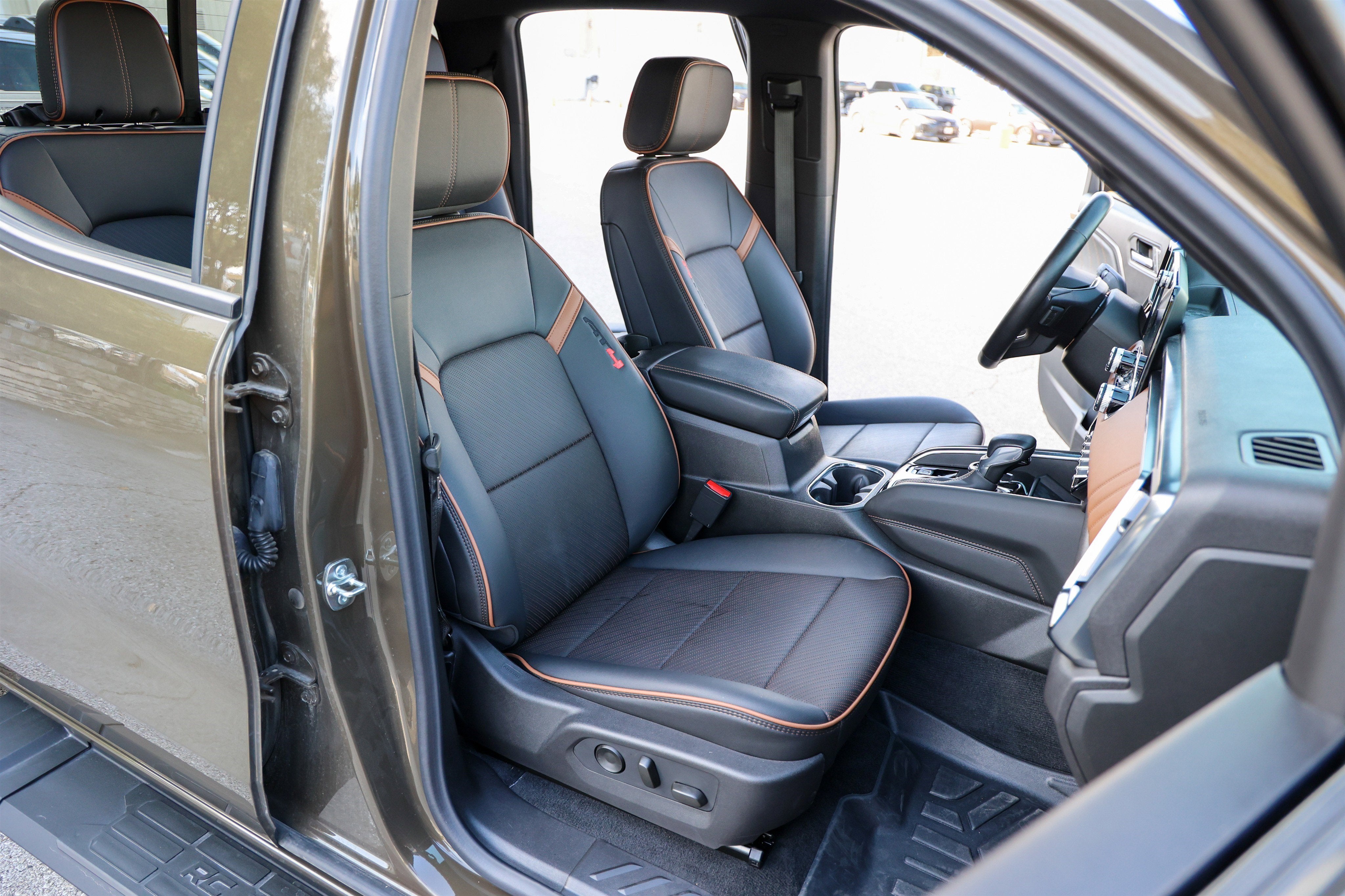 2025 GMC Canyon 4WD AT4