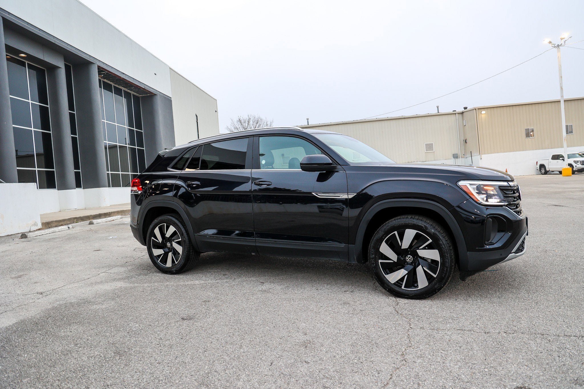 2025 Volkswagen Atlas Cross Sport 2.0T SE w/Technology