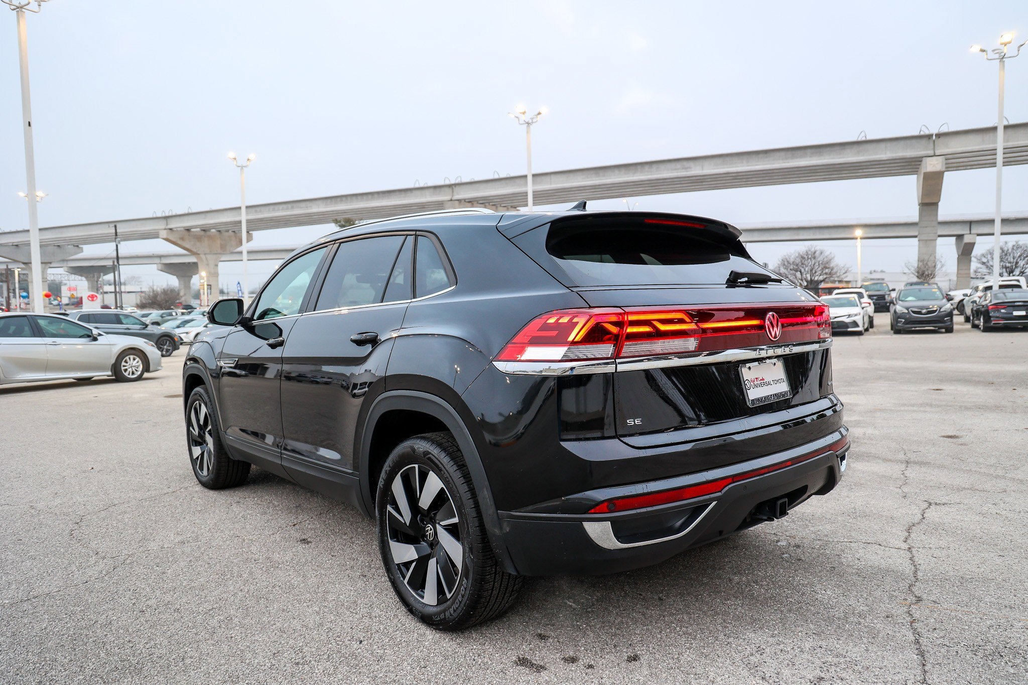 2025 Volkswagen Atlas Cross Sport 2.0T SE w/Technology