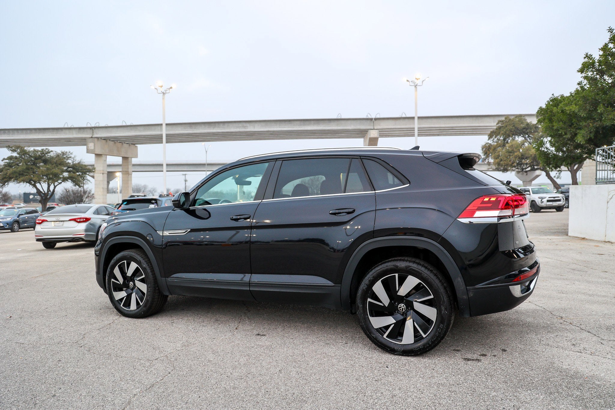 2025 Volkswagen Atlas Cross Sport 2.0T SE w/Technology