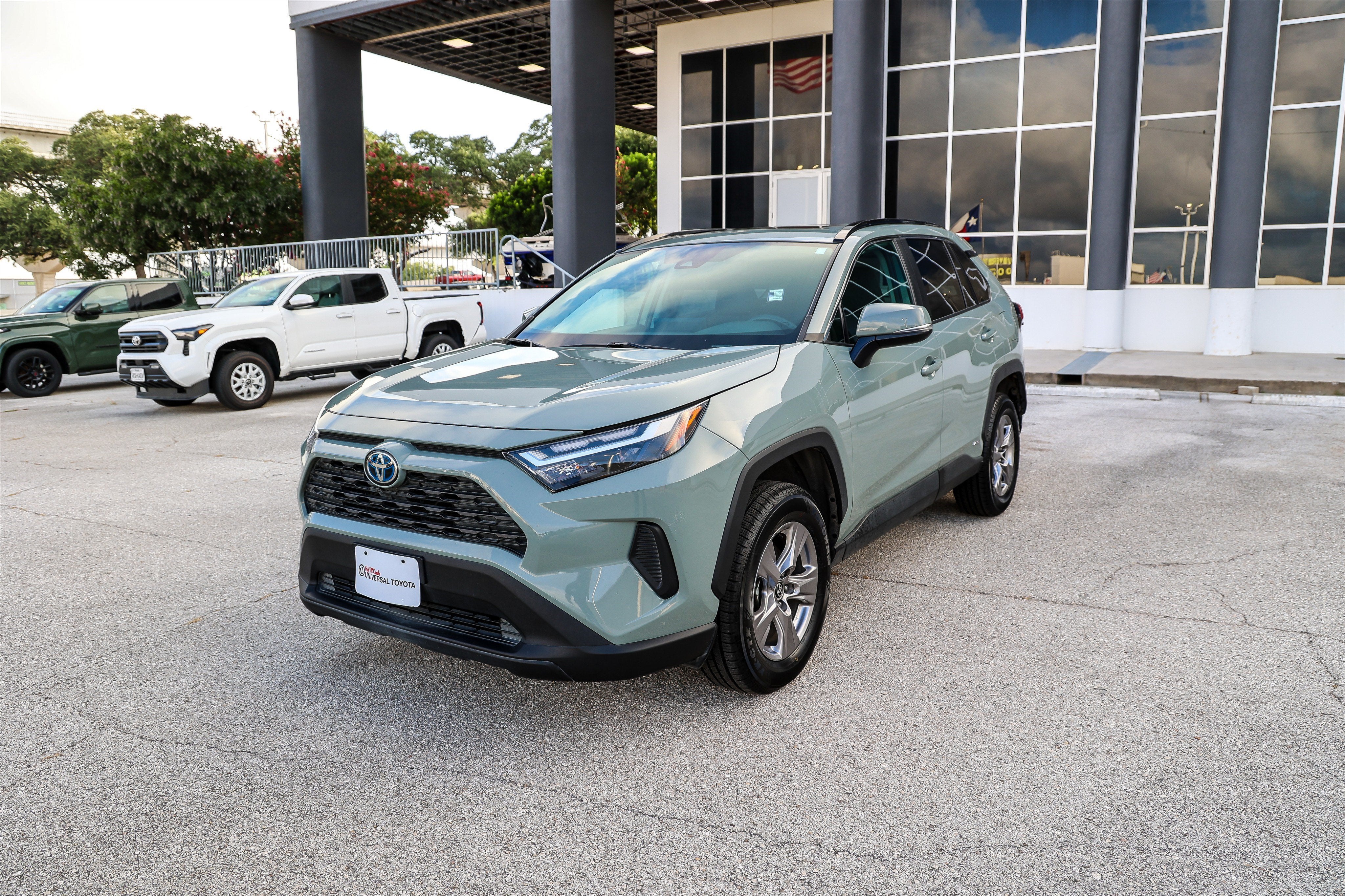 2022 Toyota RAV4 Hybrid XLE