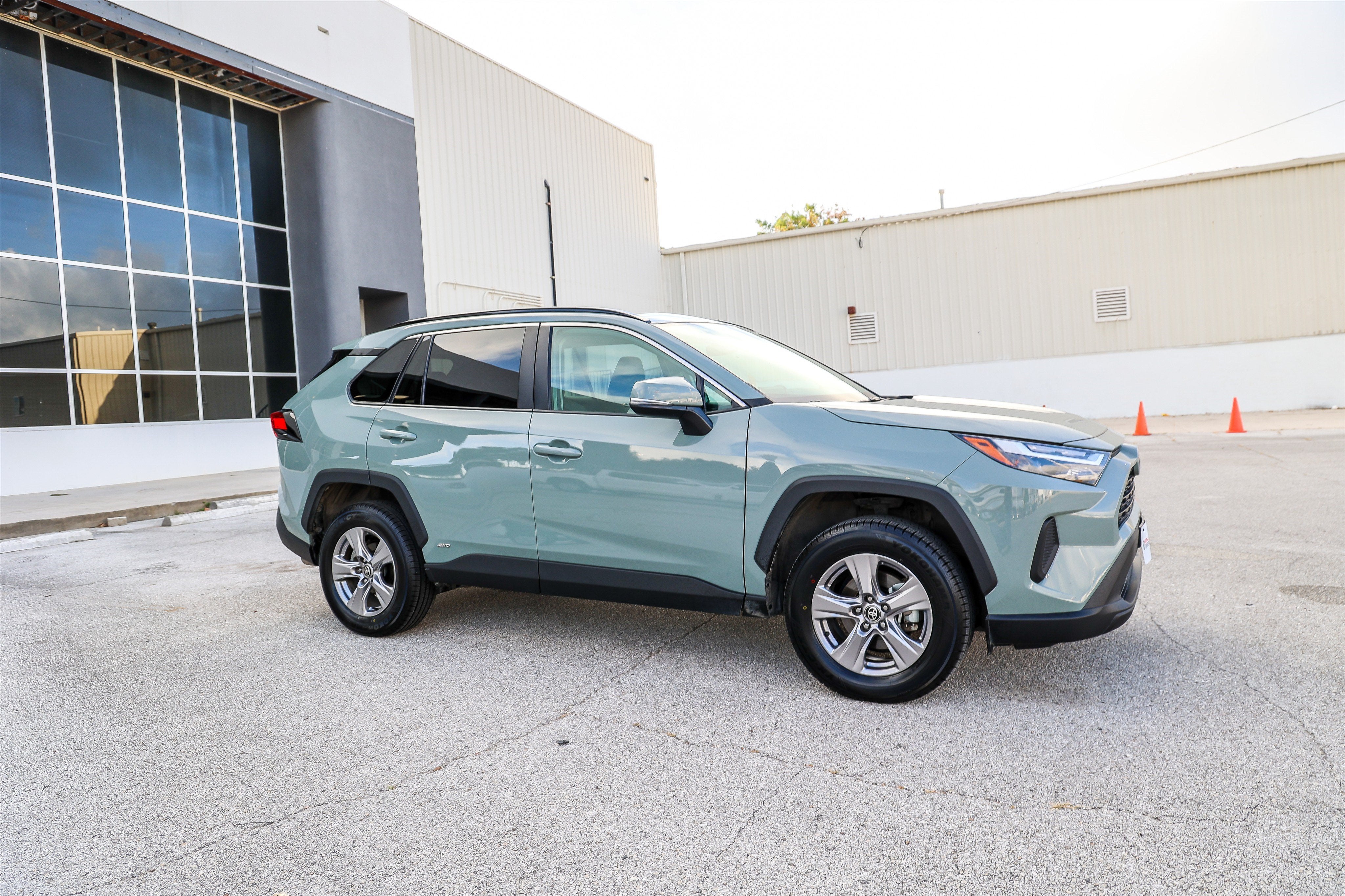 2022 Toyota RAV4 Hybrid XLE