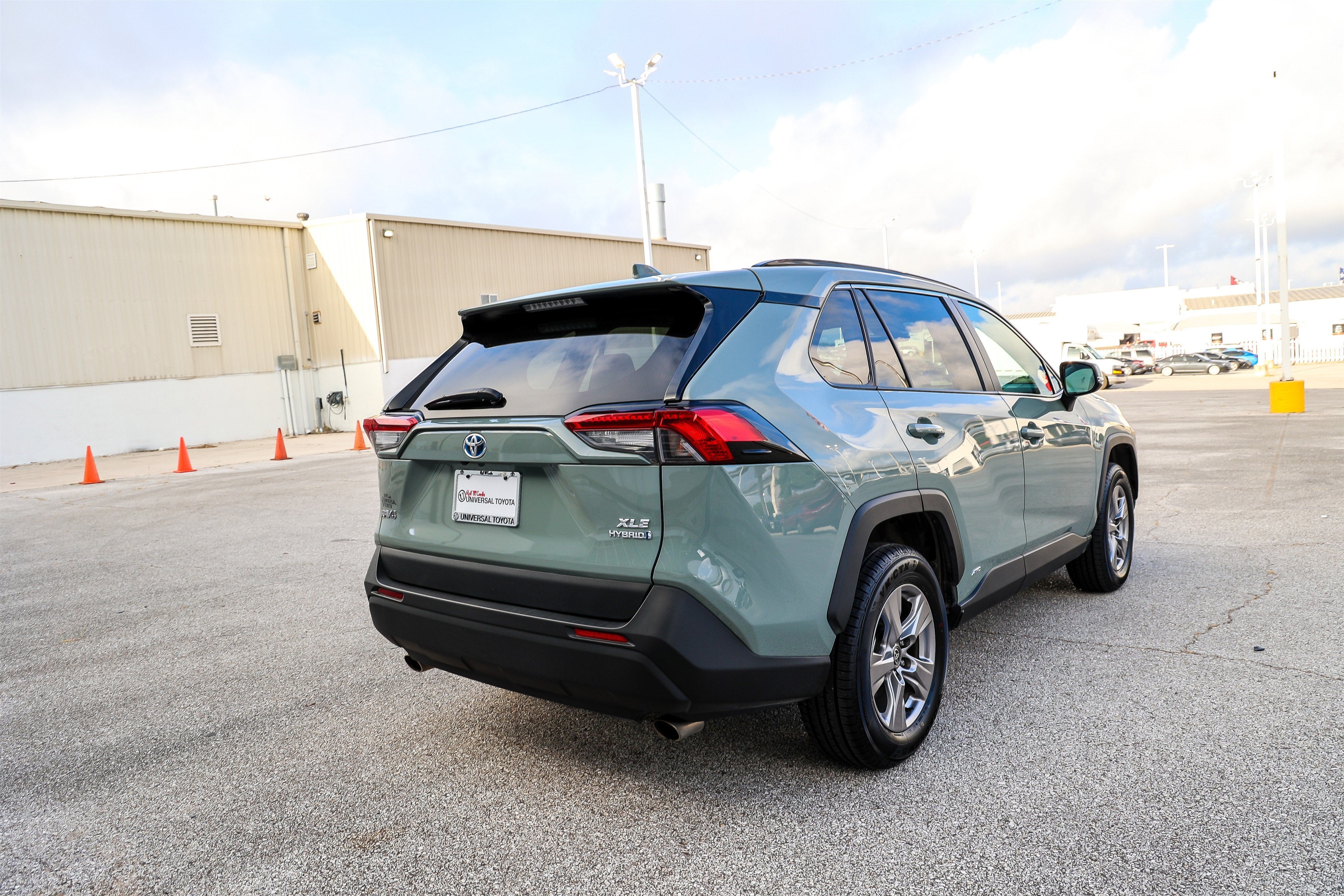 2022 Toyota RAV4 Hybrid XLE