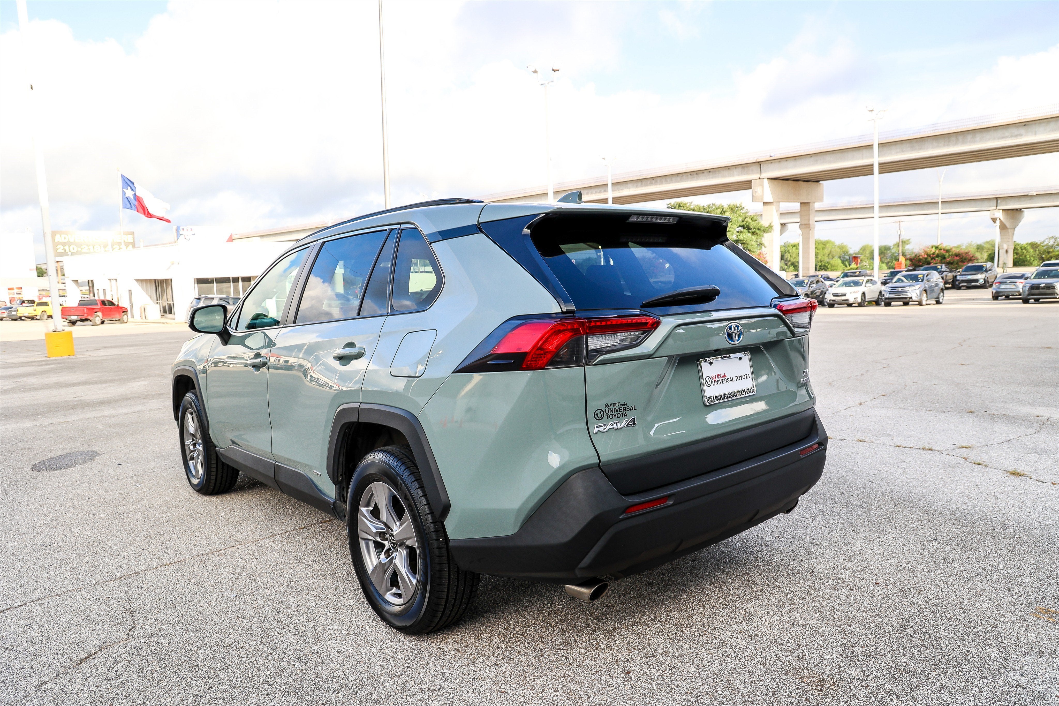 2022 Toyota RAV4 Hybrid XLE