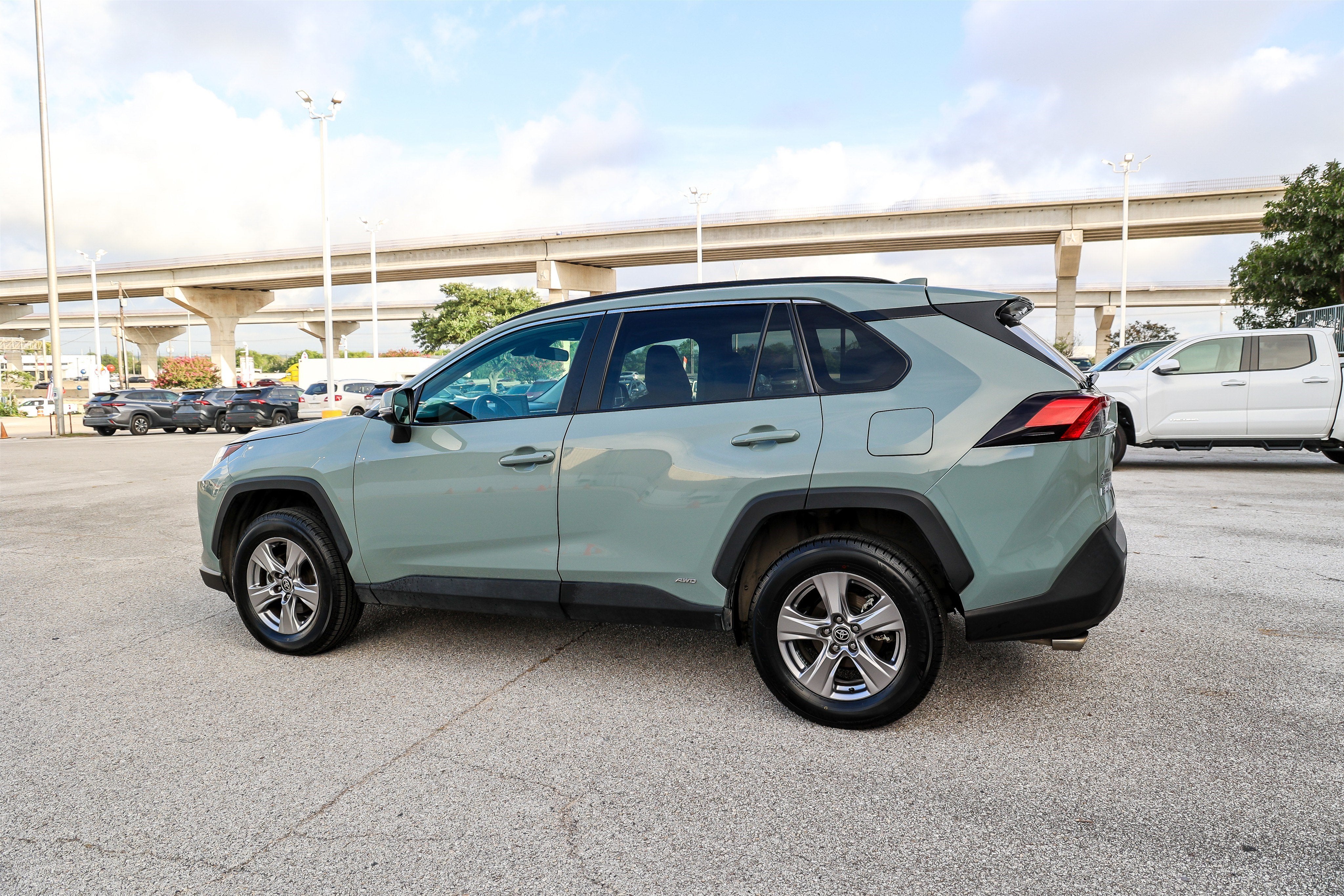 2022 Toyota RAV4 Hybrid XLE