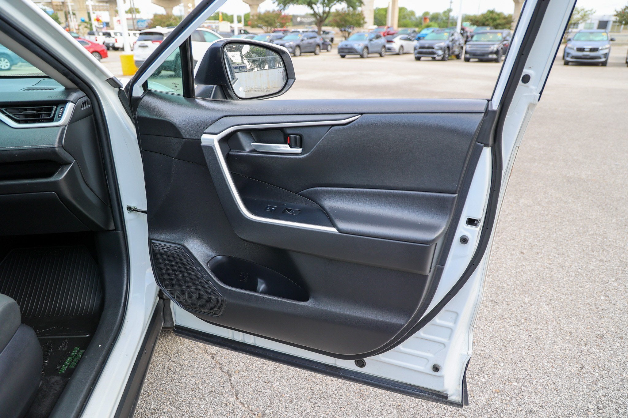 2023 Toyota RAV4 Hybrid Hybrid XLE