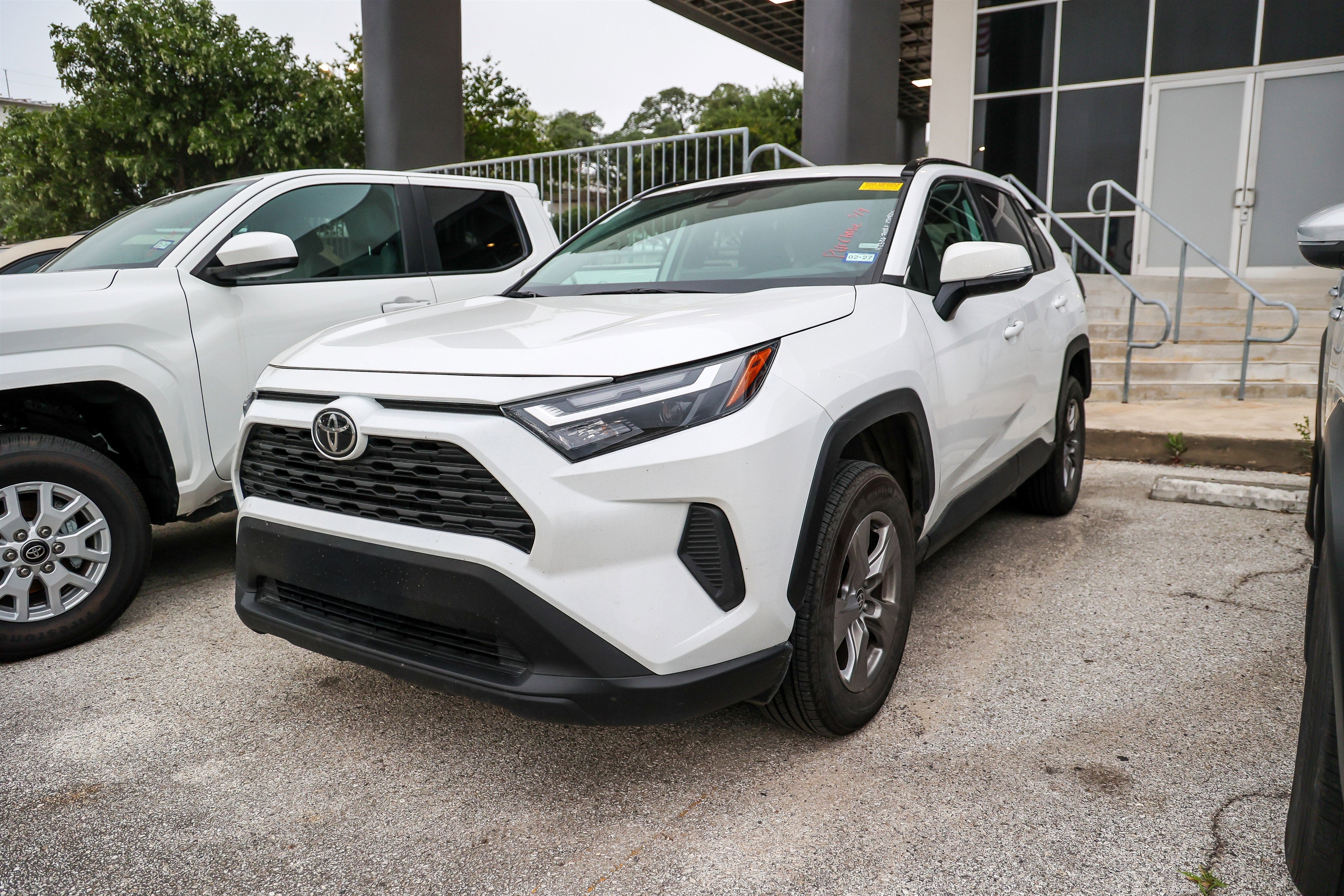 2025 Toyota RAV4 XLE