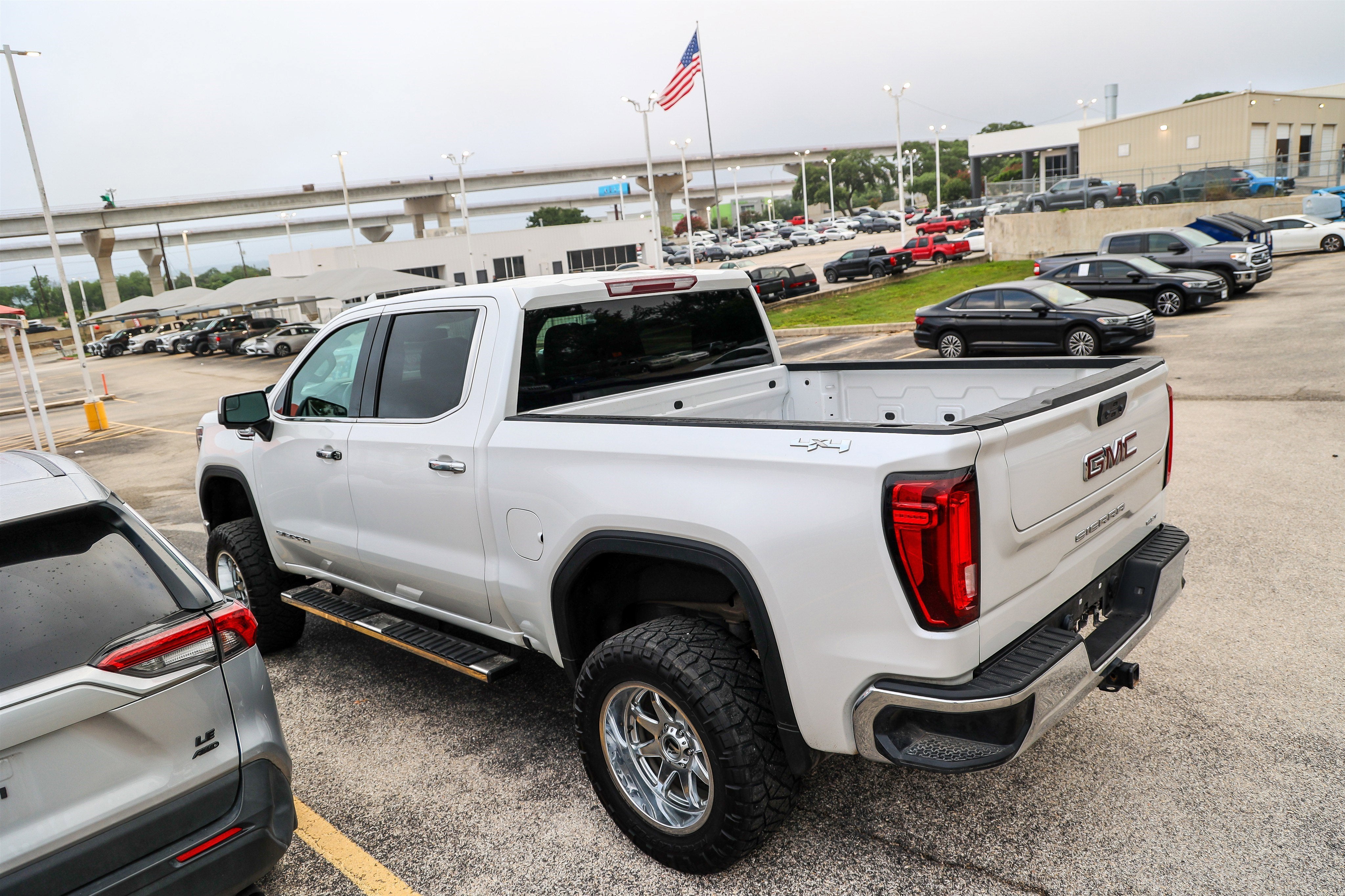 2024 GMC Sierra SLT