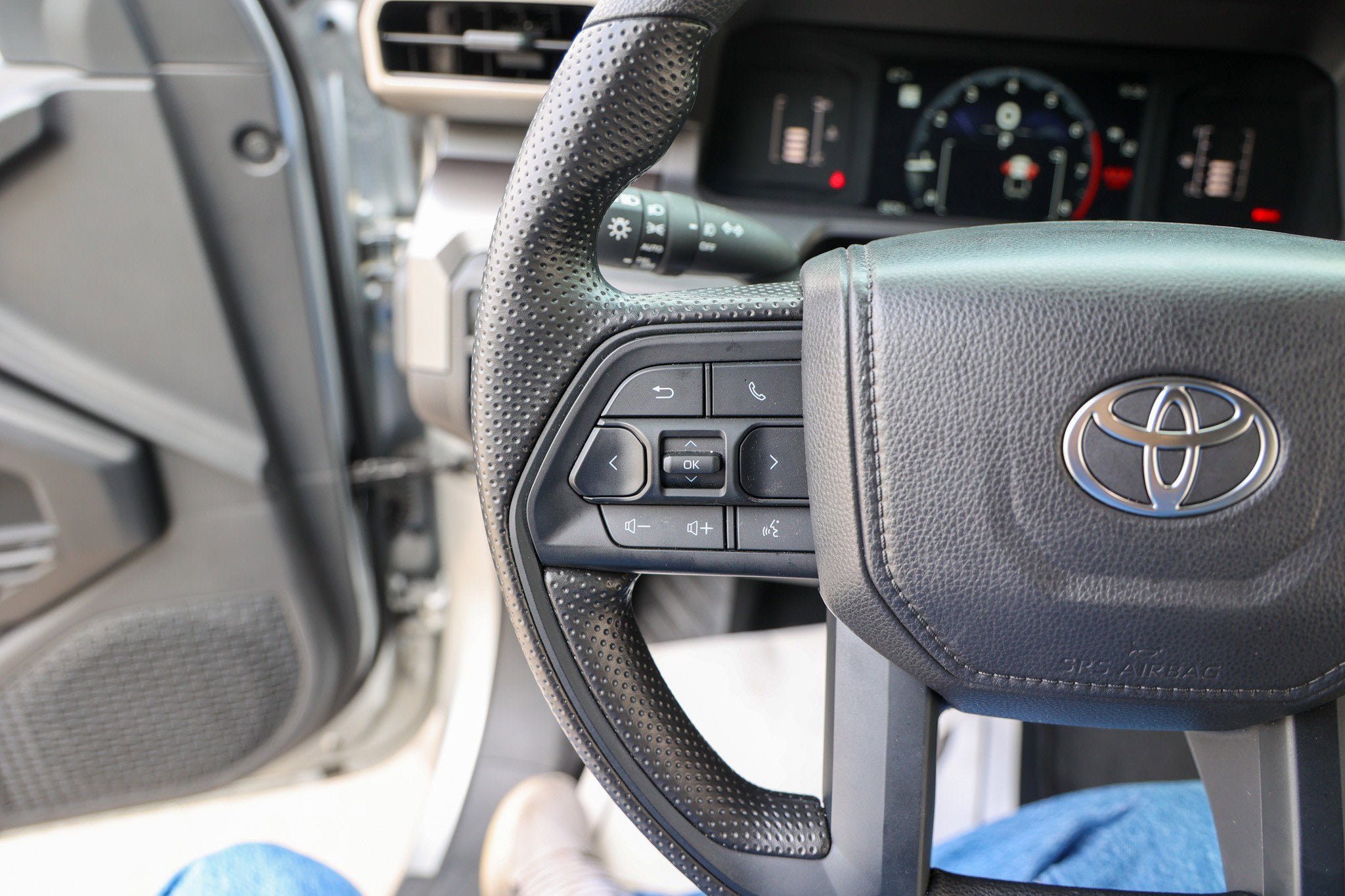 2025 Toyota TACOMA SR5 SR5