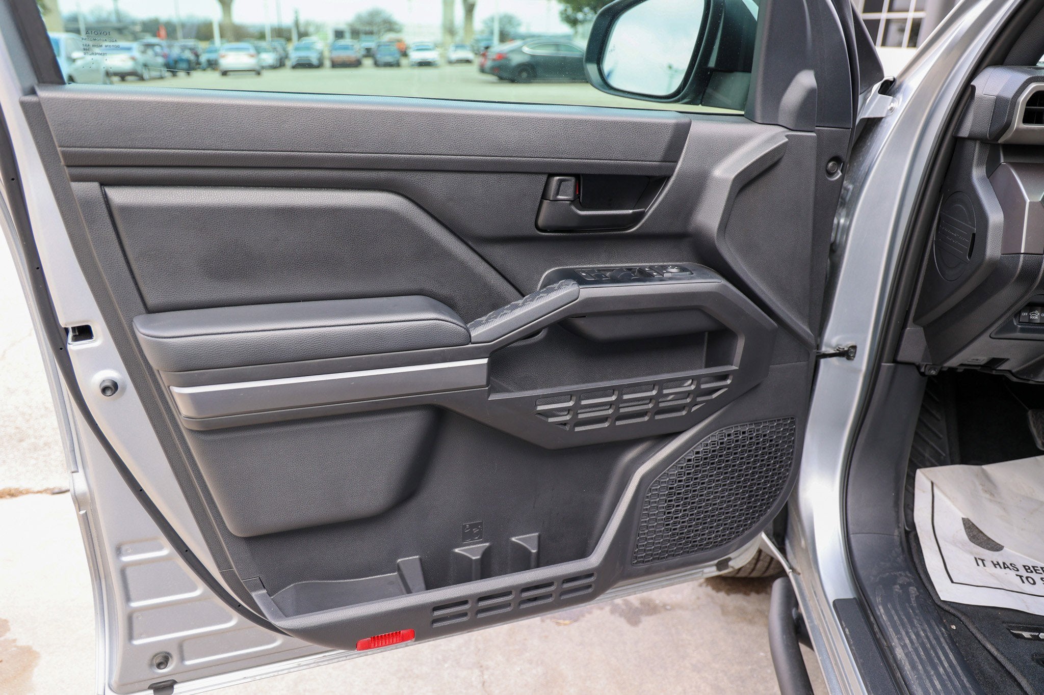 2025 Toyota TACOMA SR5 SR5