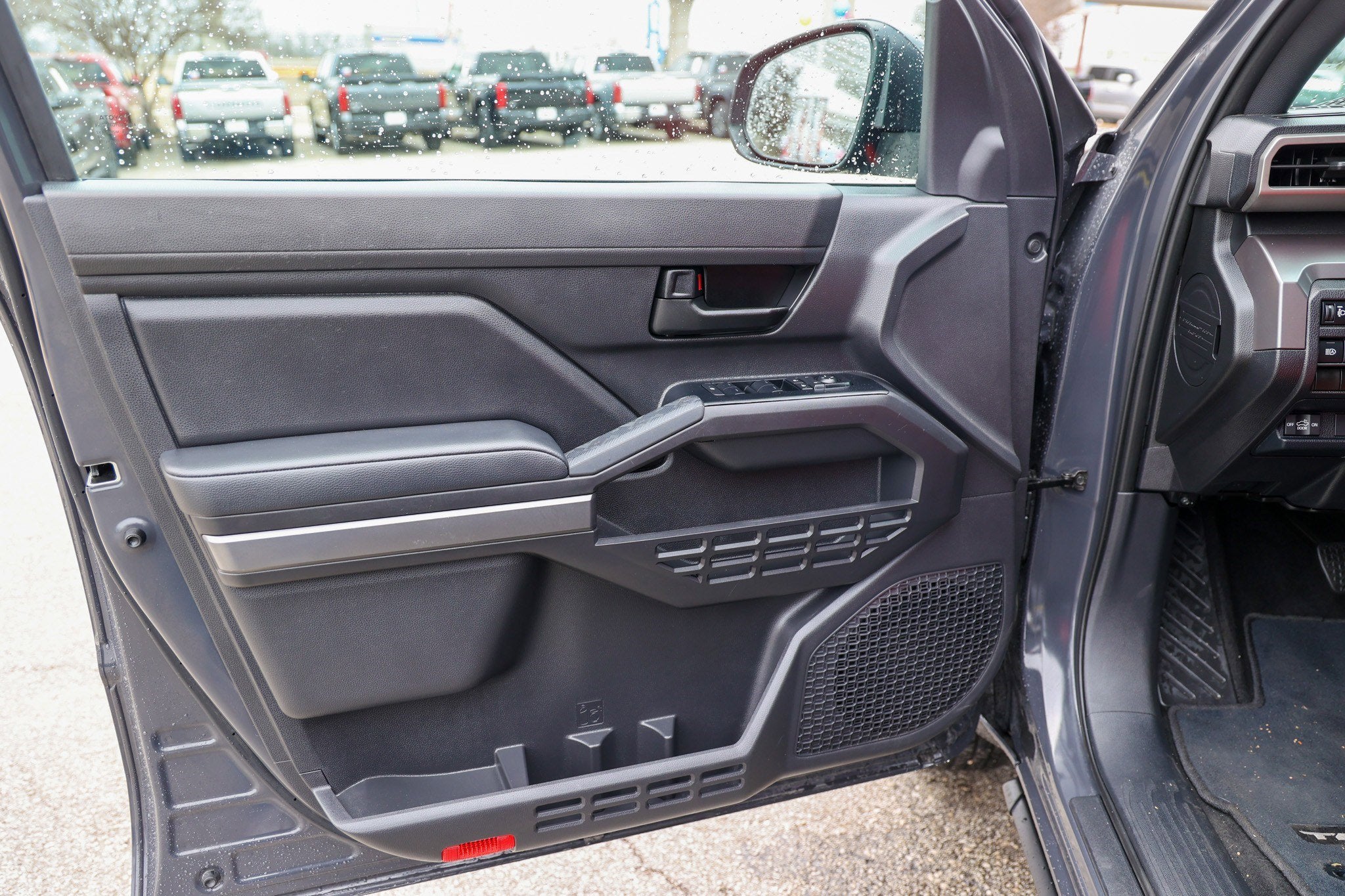 2025 Toyota TACOMA SR5 SR5