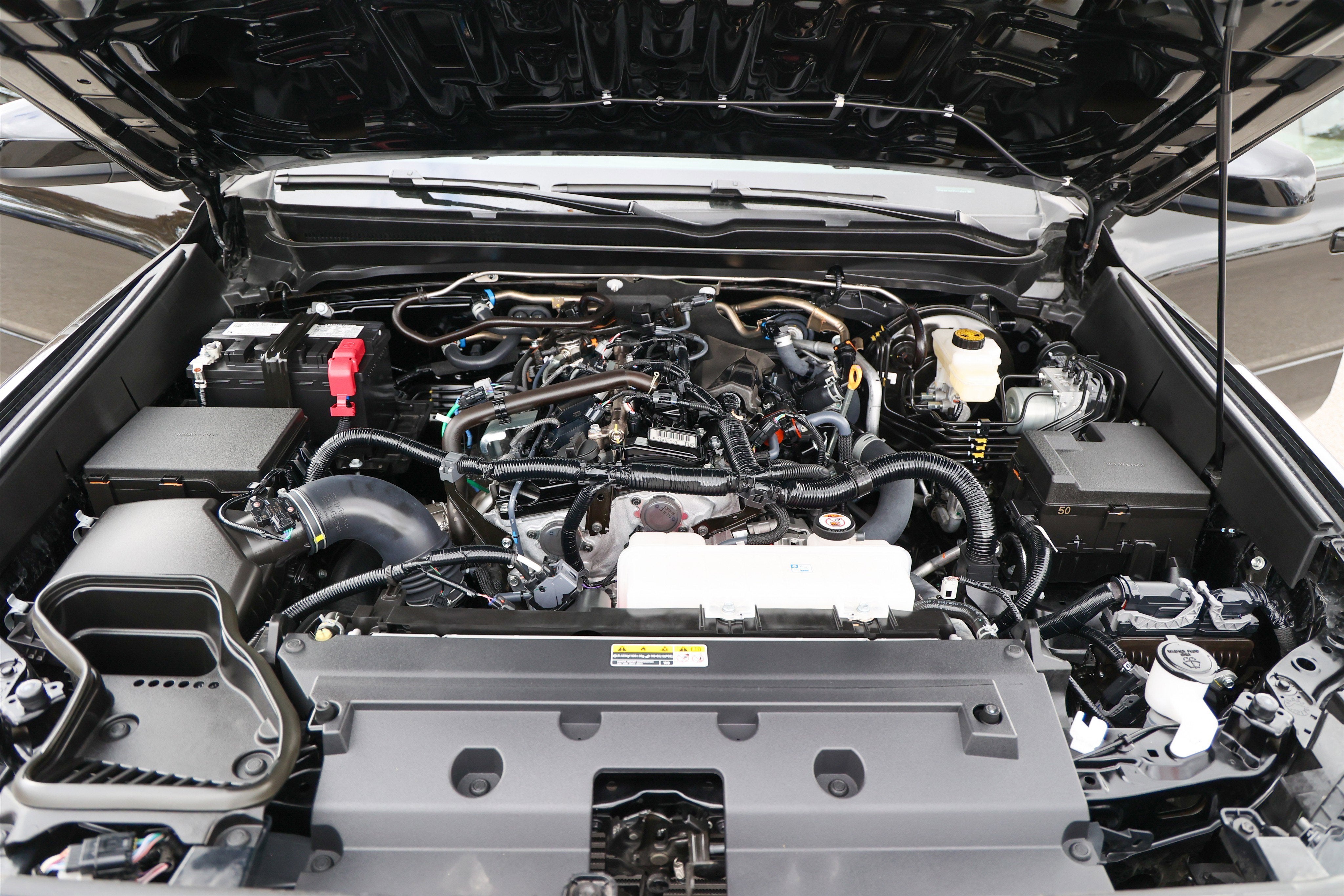 2025 Toyota TACOMA SR5 SR5