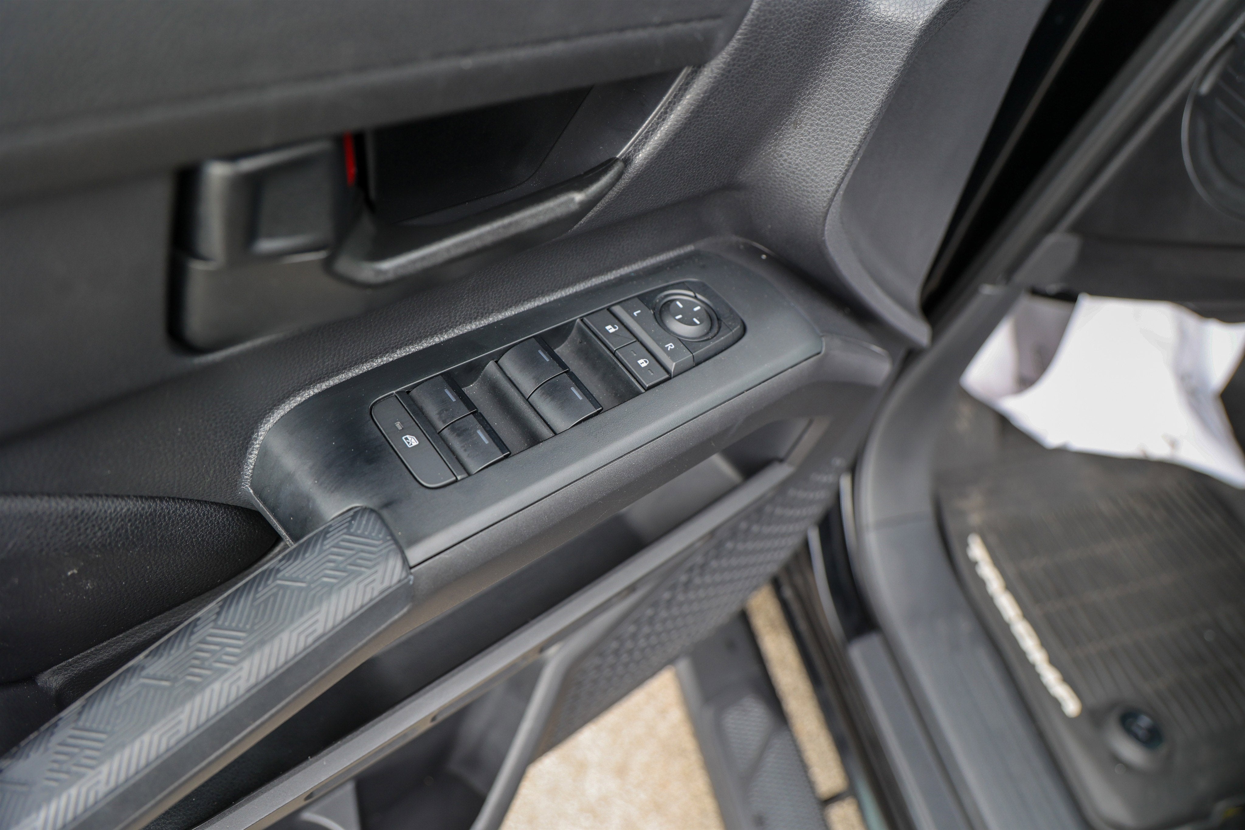 2025 Toyota TACOMA SR5 SR5