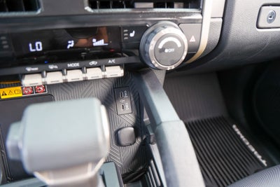 2025 Toyota TACOMA SR5 SR5