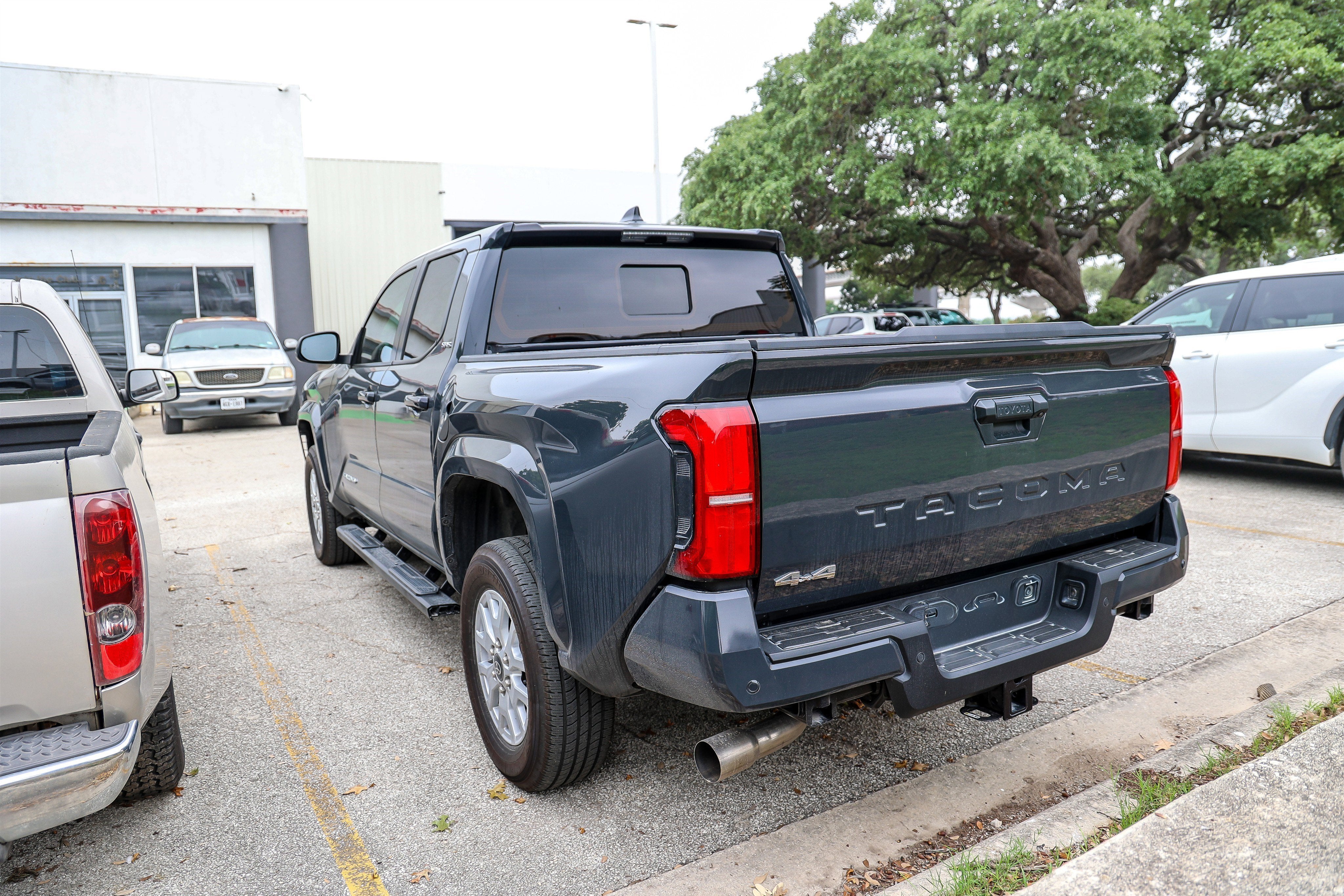 2025 Toyota TACOMA SR5 SR5