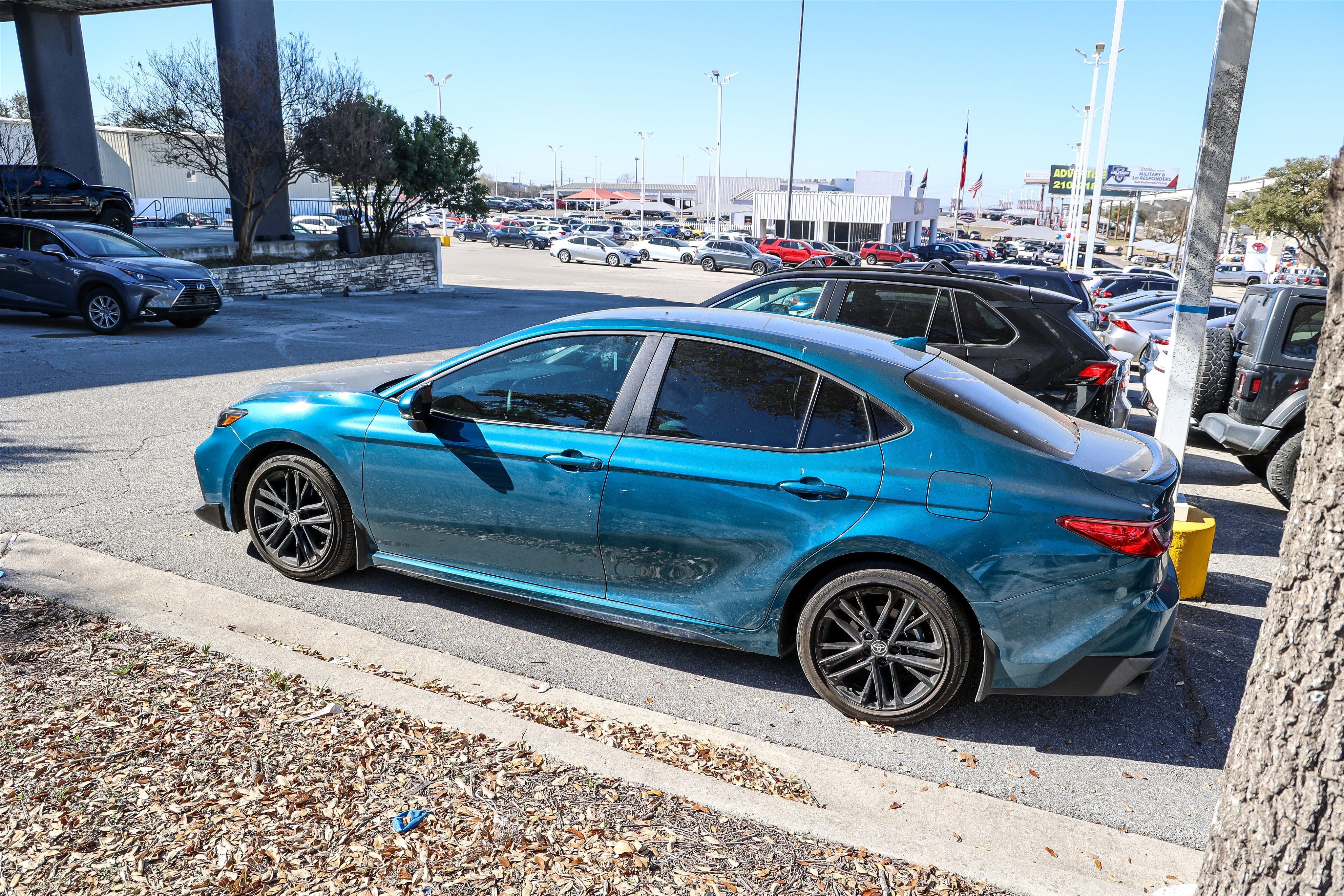 2025 Toyota CAMRY SE