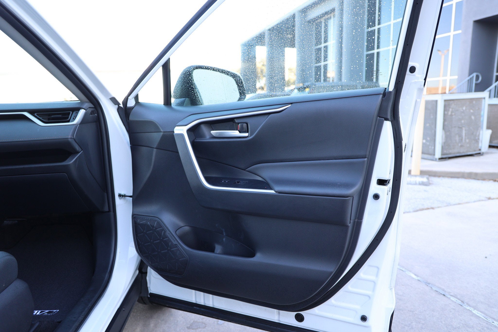 2025 Toyota RAV4 HYBRID Hybrid XLE