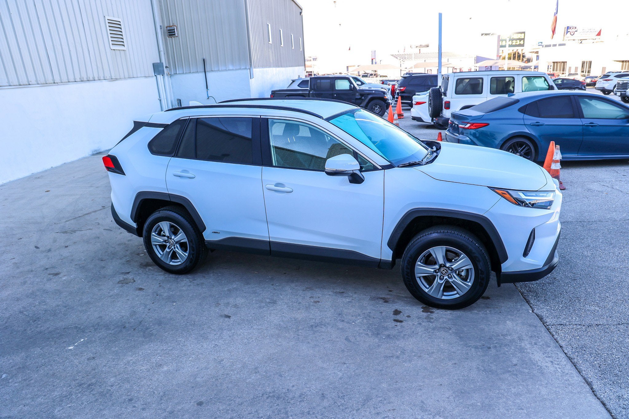 2025 Toyota RAV4 HYBRID Hybrid XLE