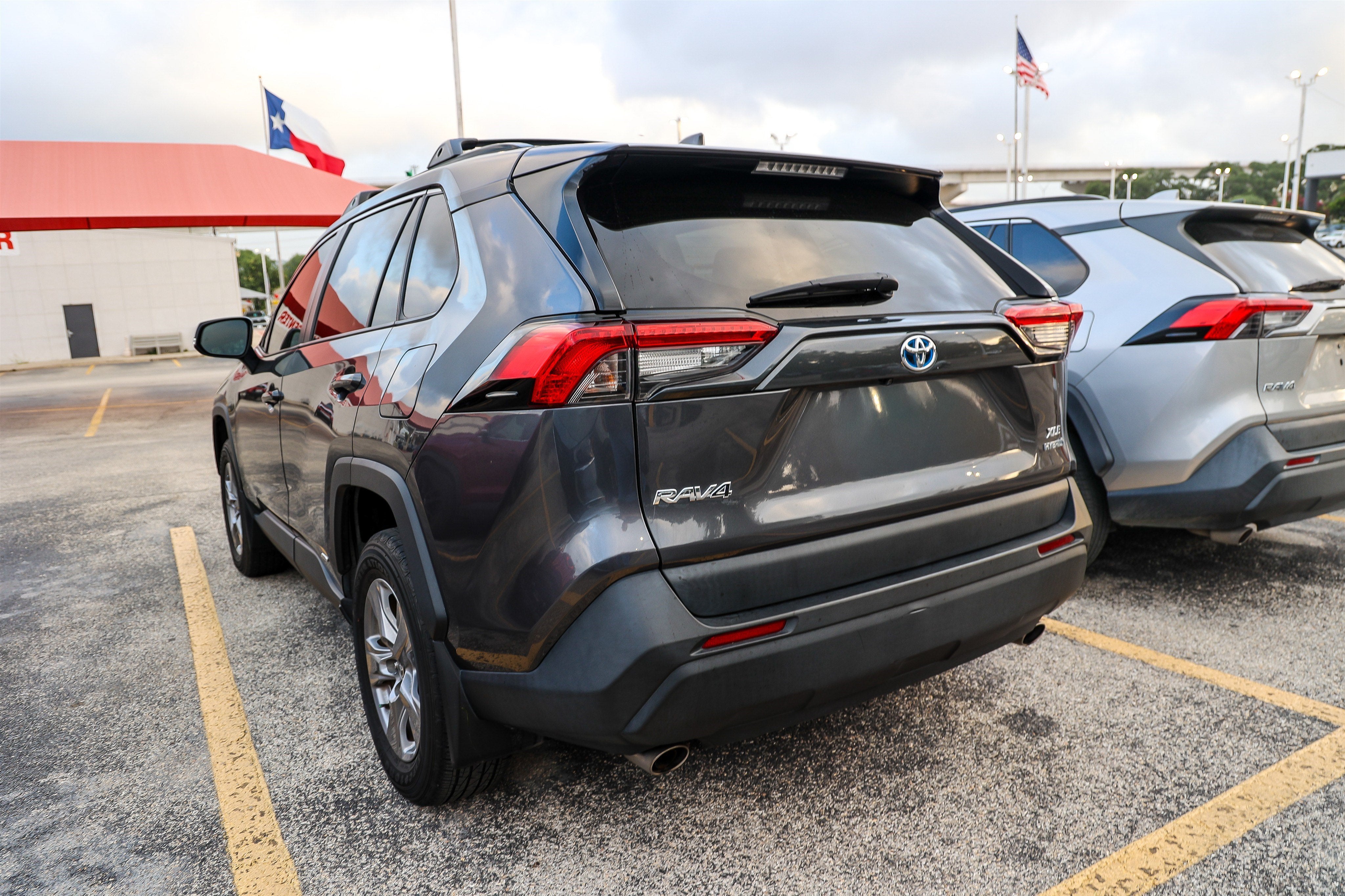 2024 Toyota RAV4 Hybrid XLE