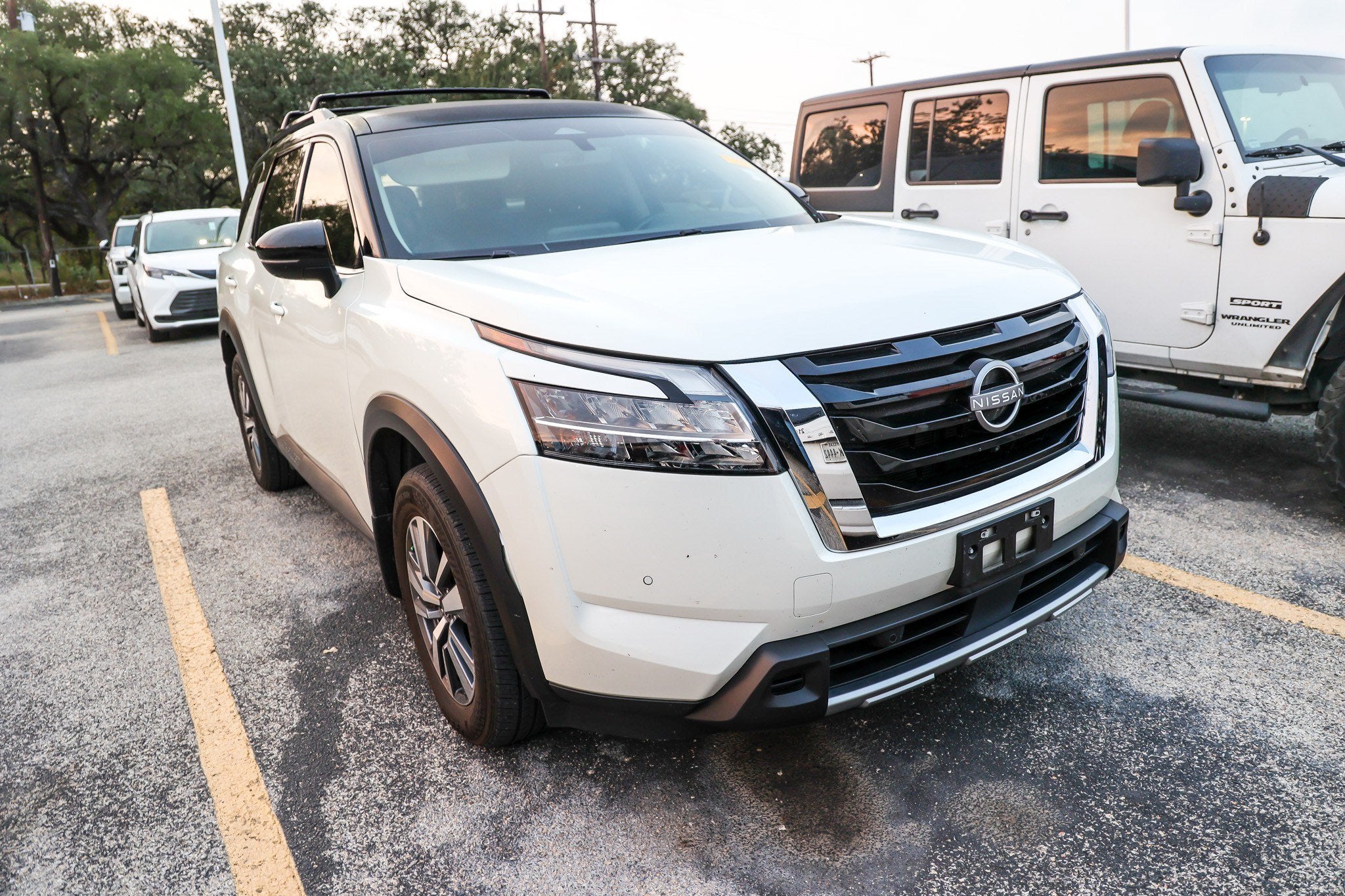 2024 Nissan Pathfinder SL