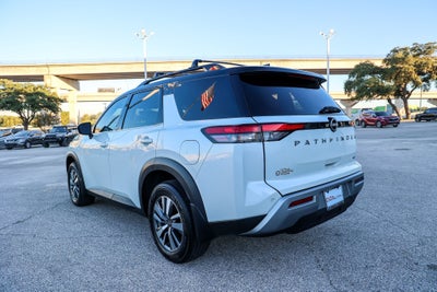 2024 Nissan Pathfinder SL