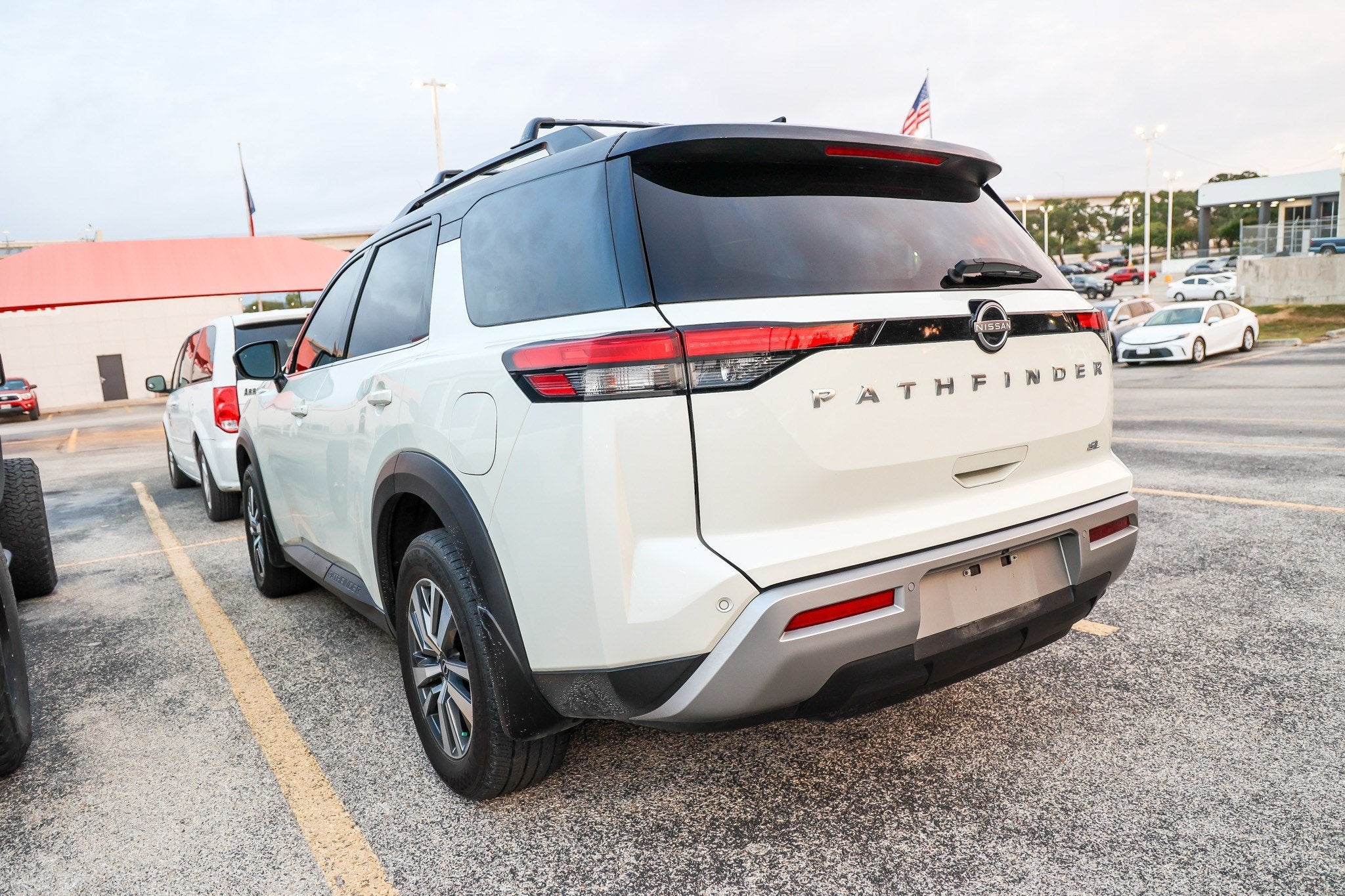 2024 Nissan Pathfinder SL