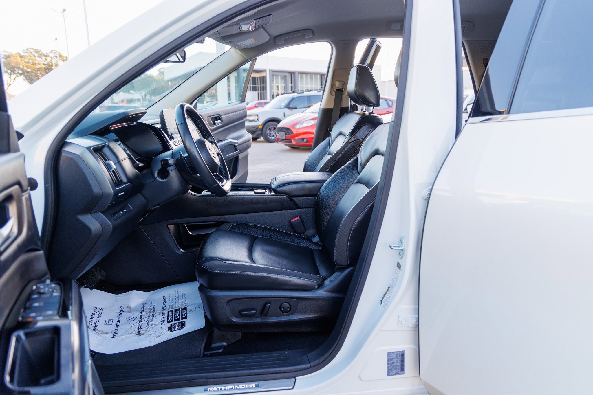 2023 Nissan Pathfinder SL