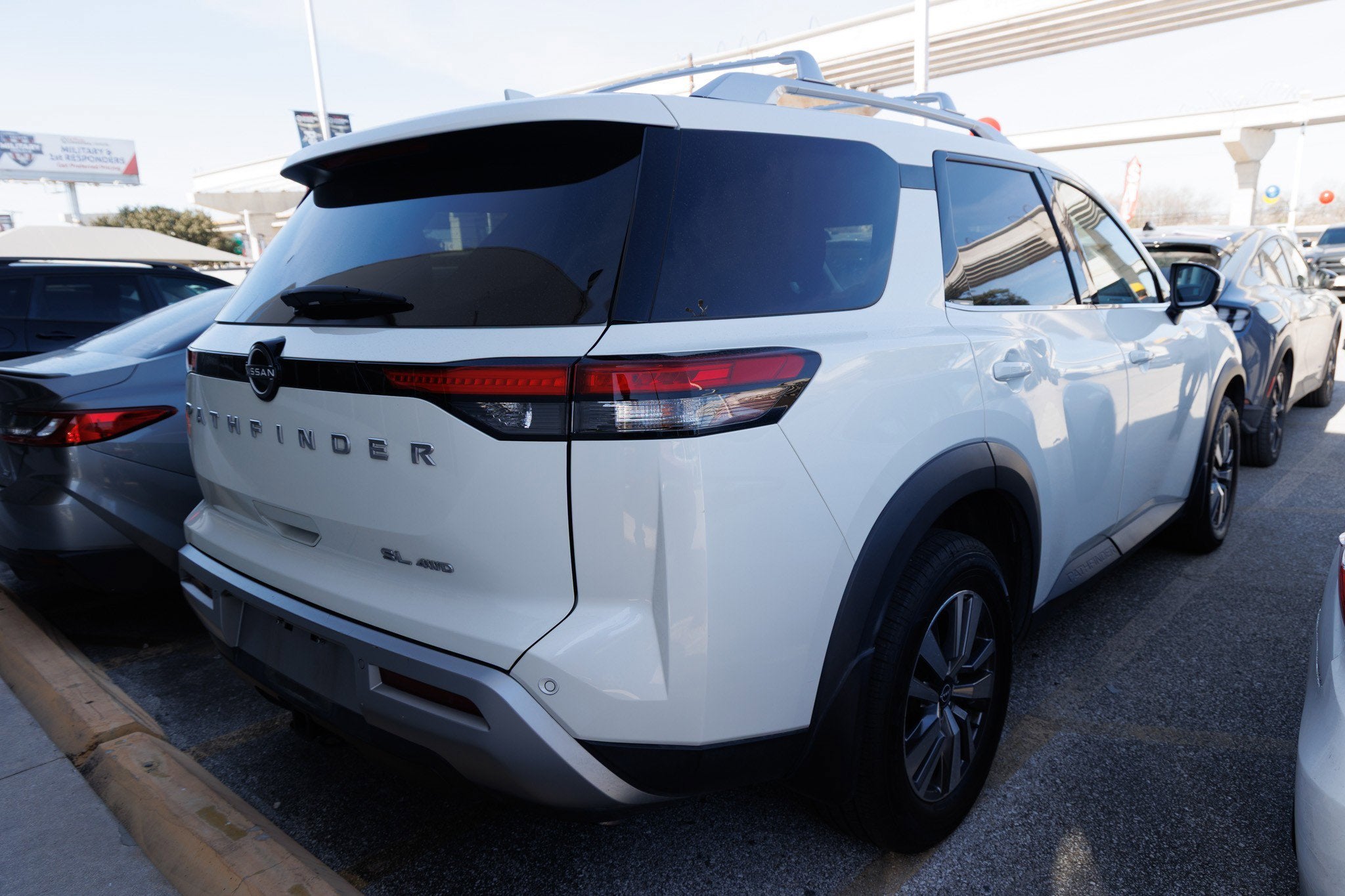 2023 Nissan Pathfinder SL