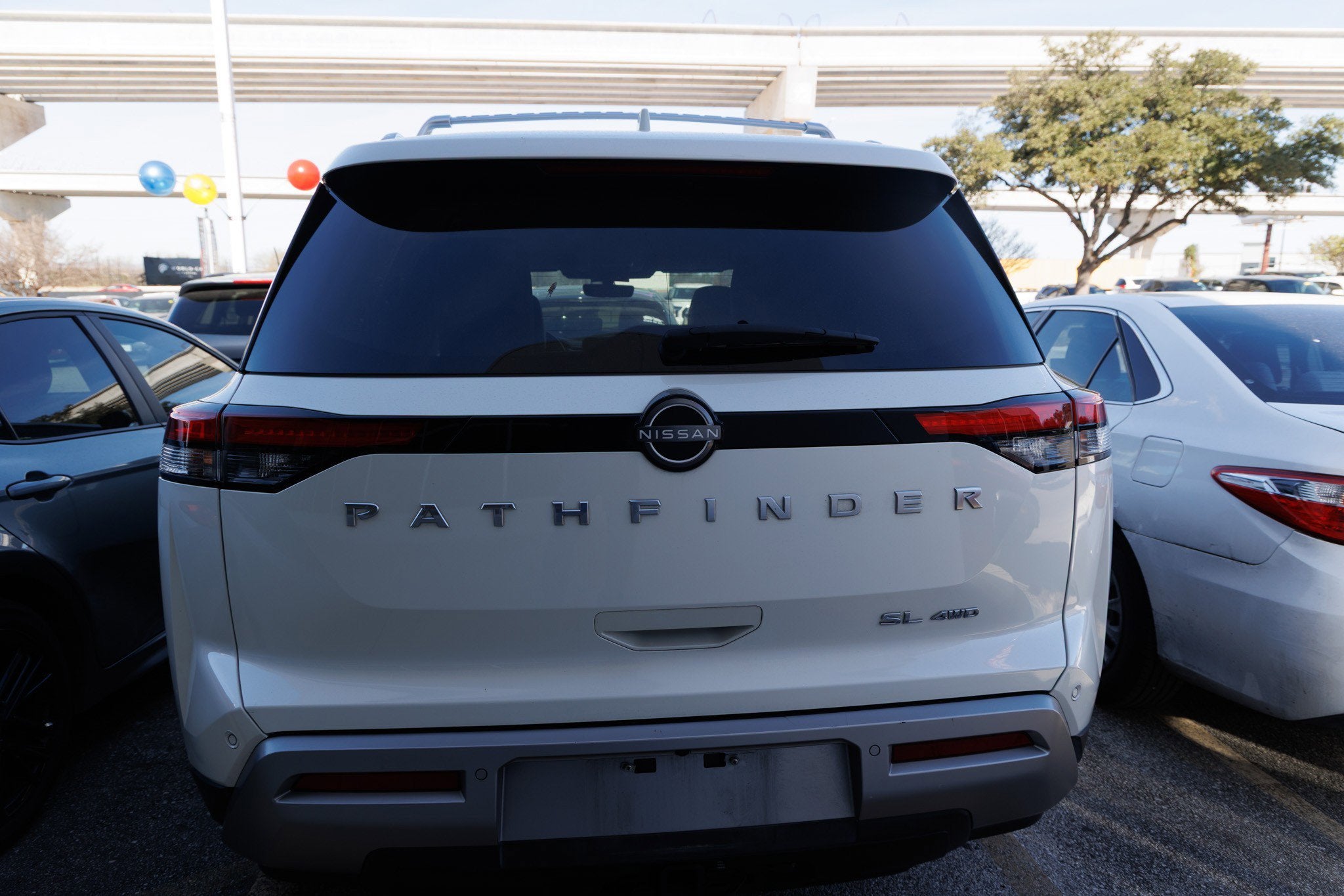 2023 Nissan Pathfinder SL