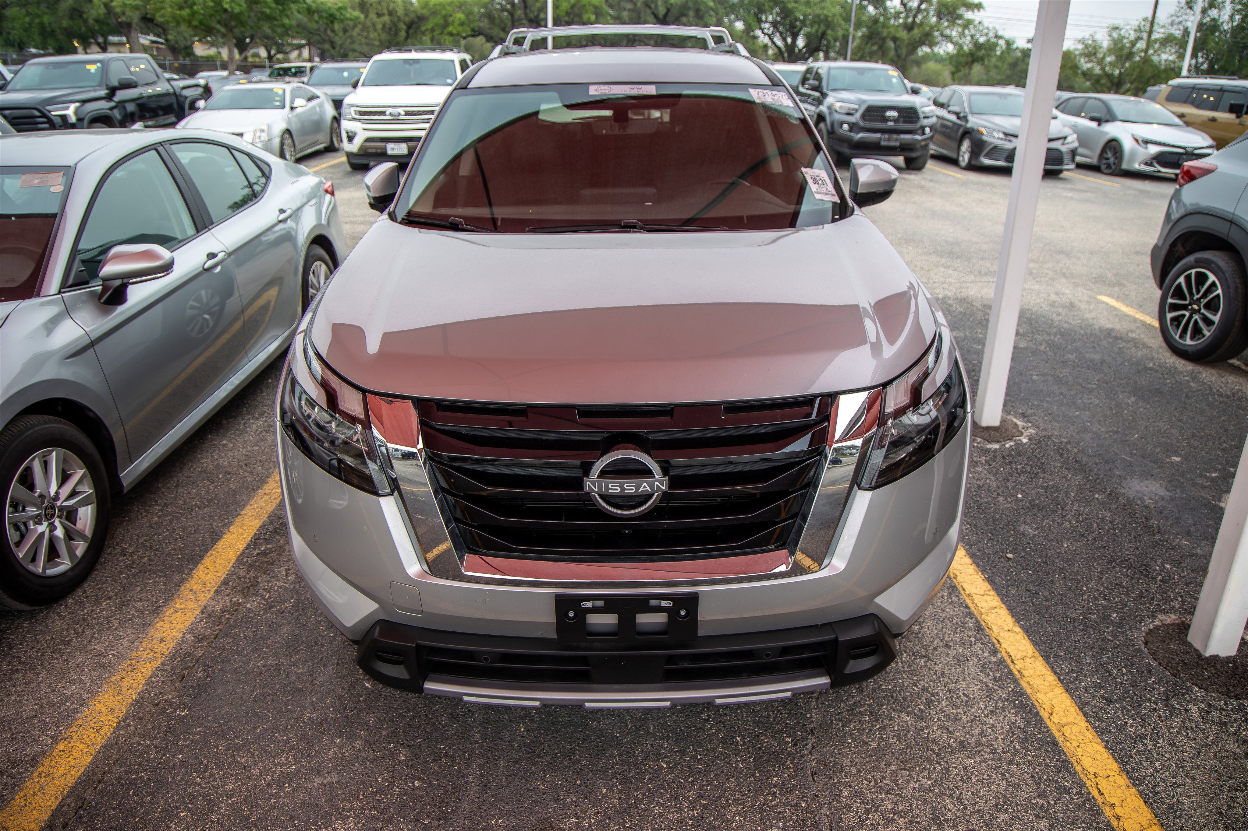 2025 Nissan Pathfinder SL