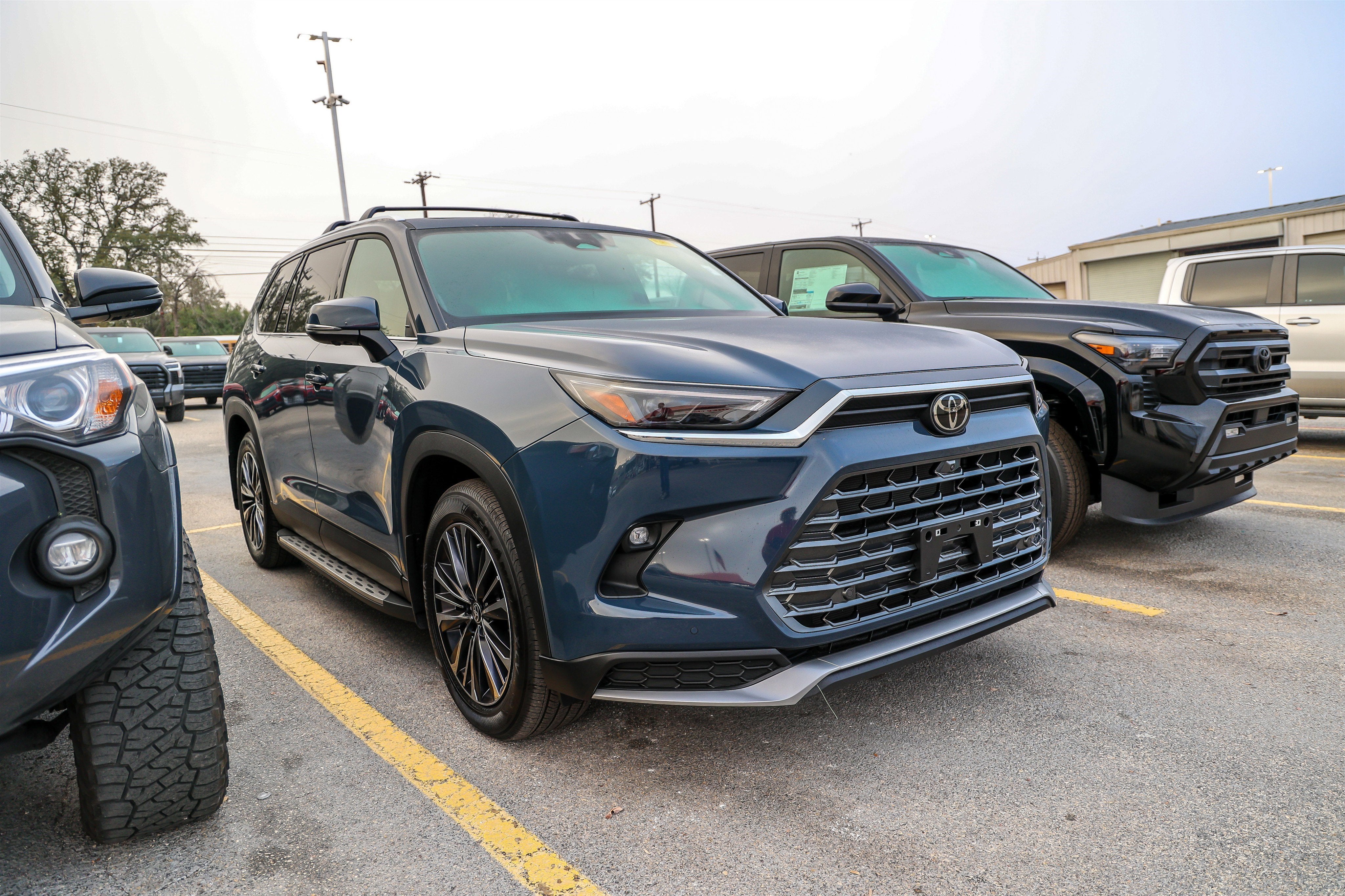 2026 Toyota GRAND HIGHLANDER HEV Hybrid MAX Platinum