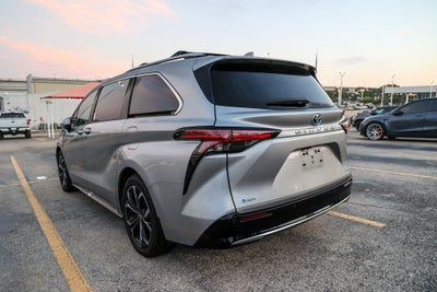 2025 Toyota Sienna Platinum