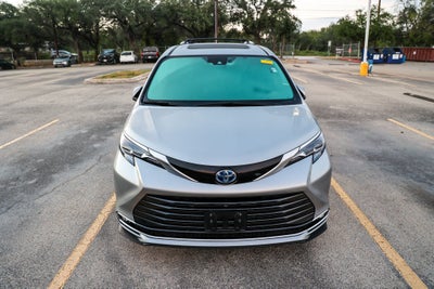 2025 Toyota Sienna Platinum
