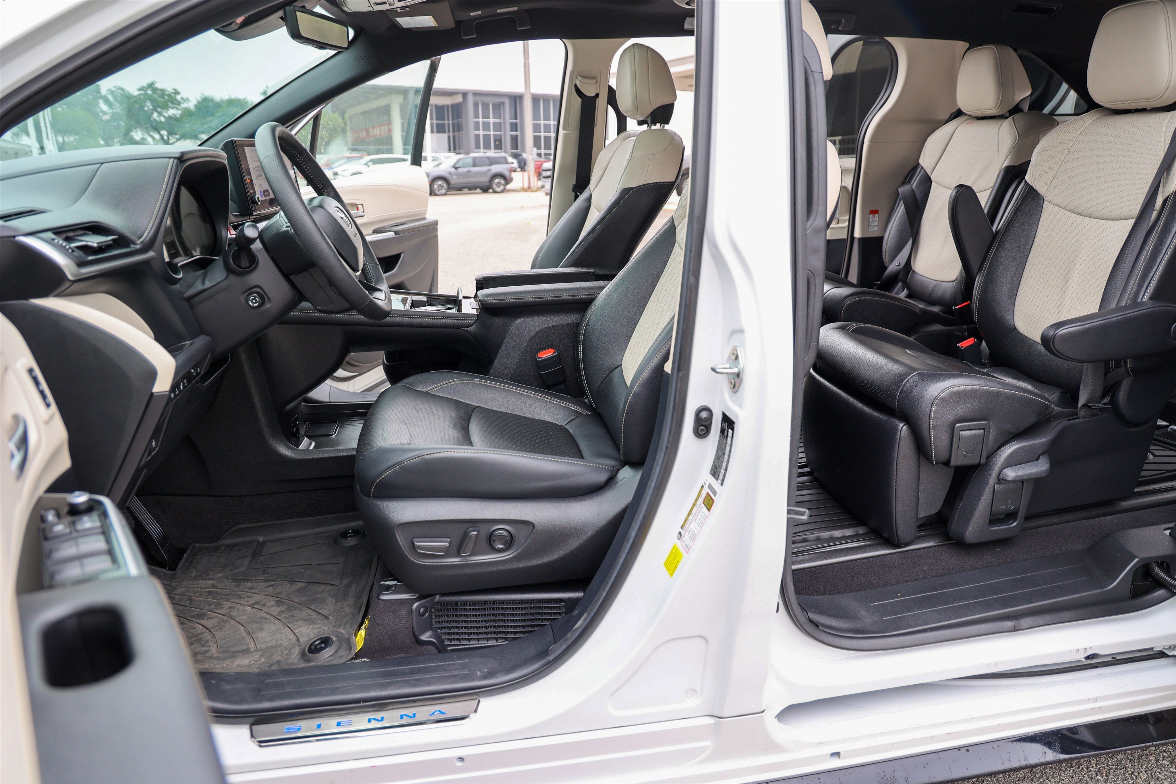 2025 Toyota SIENNA PLATINUM Platinum