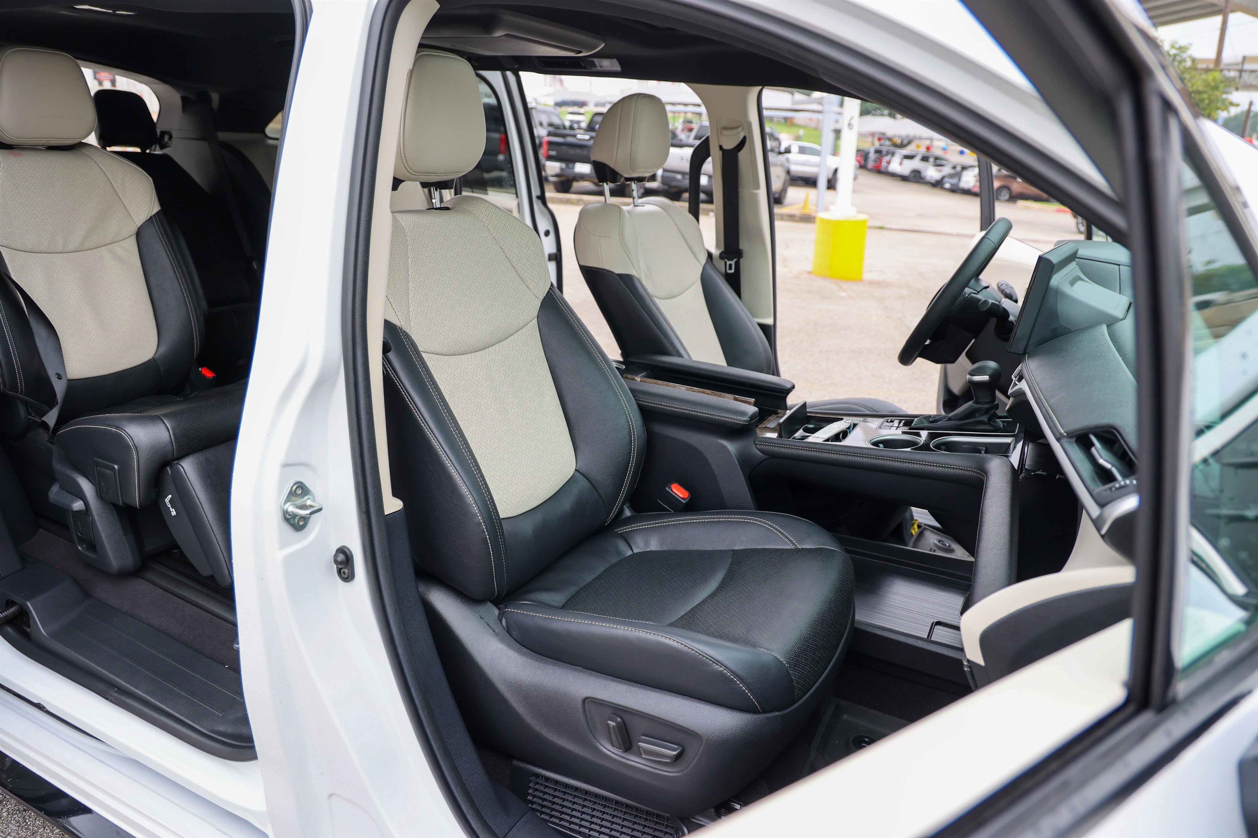2025 Toyota SIENNA PLATINUM Platinum