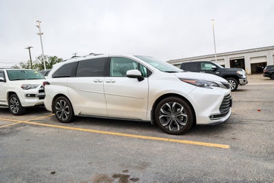 2025 Toyota Sienna Platinum