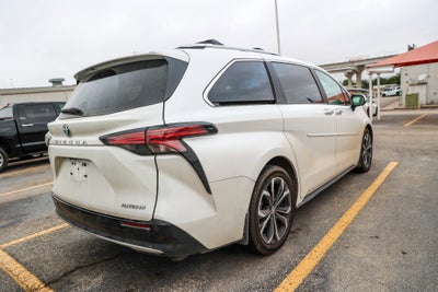 2025 Toyota Sienna Platinum