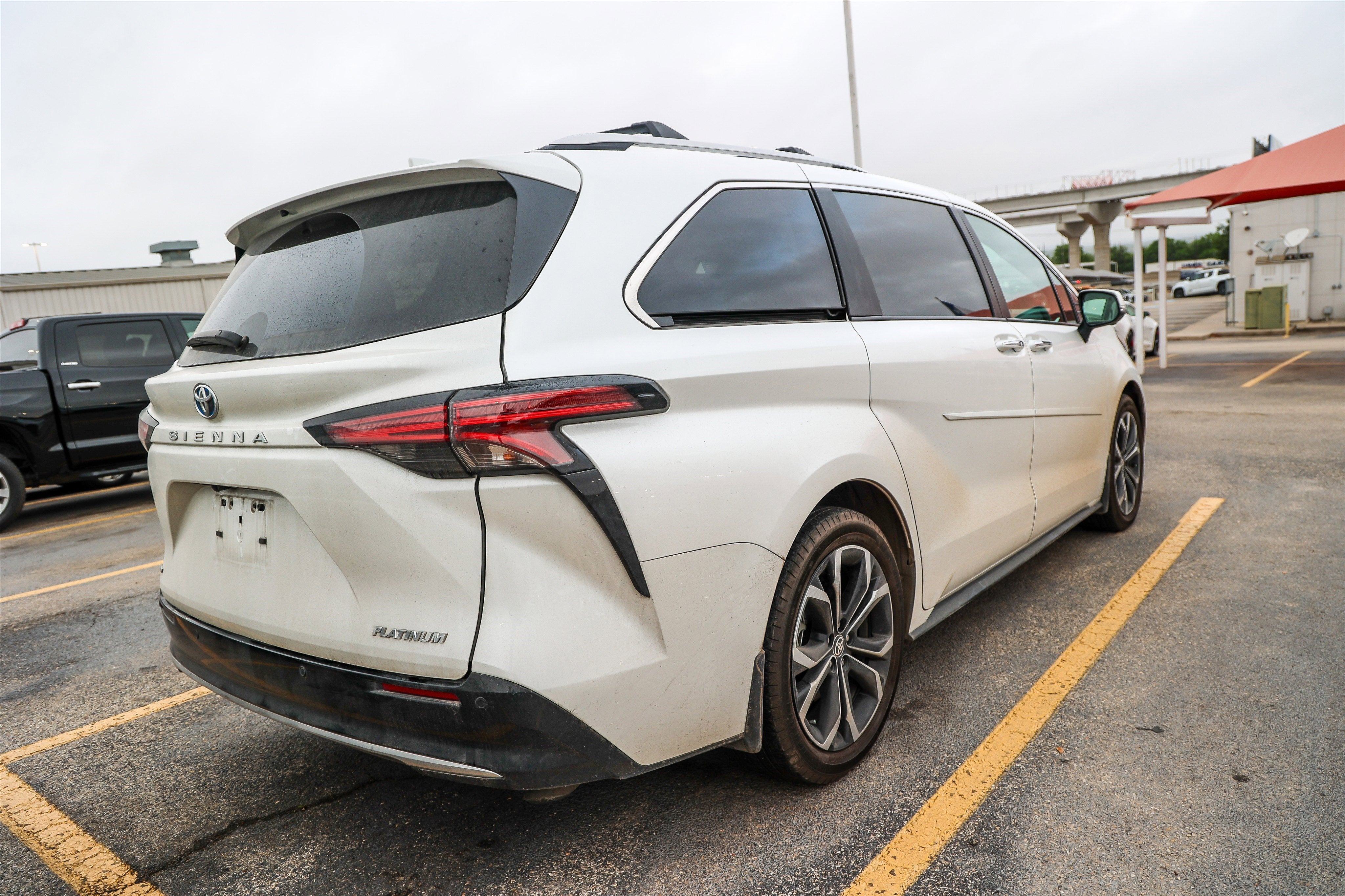2025 Toyota Sienna Platinum