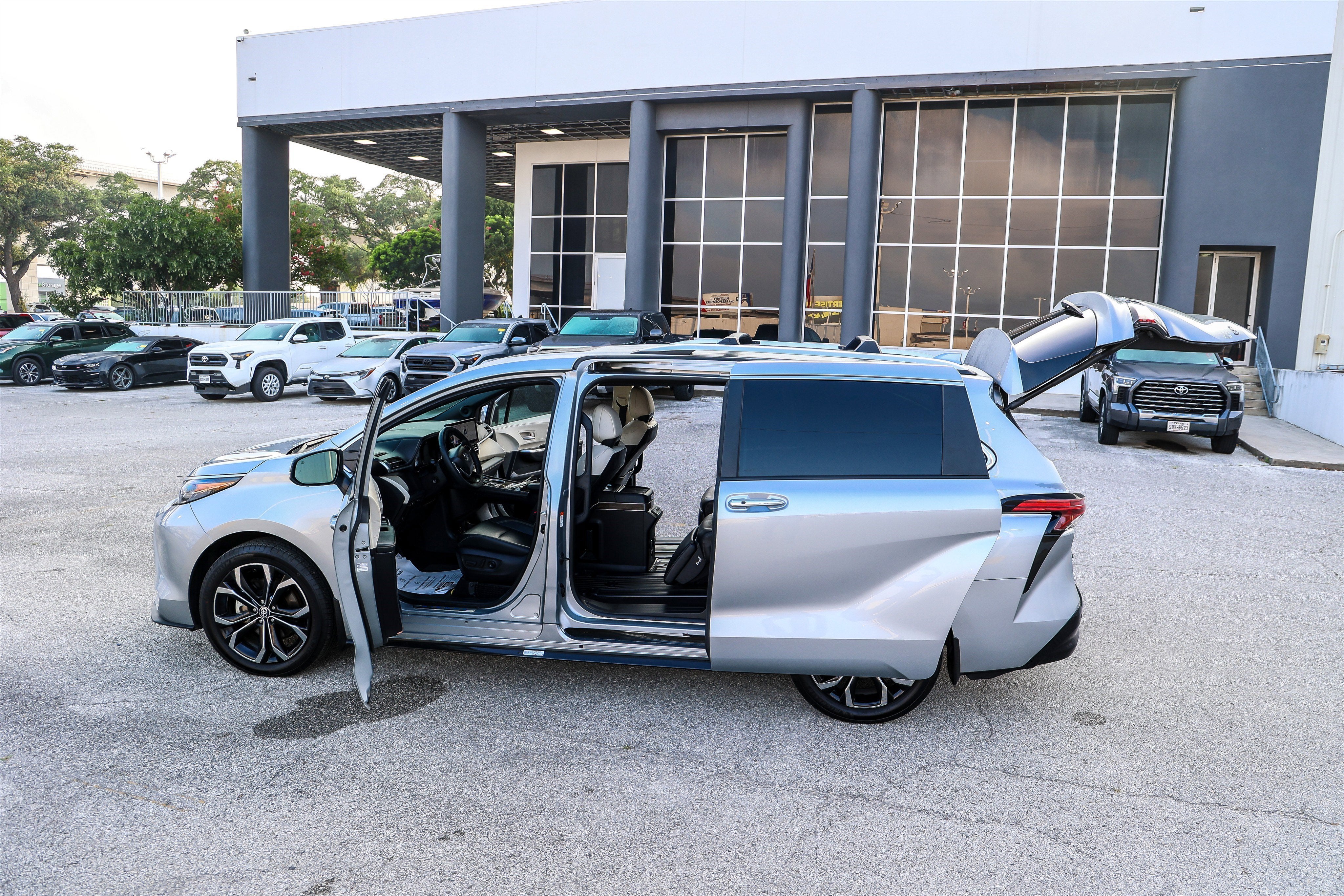 2025 Toyota Sienna Platinum