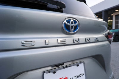 2025 Toyota Sienna Platinum