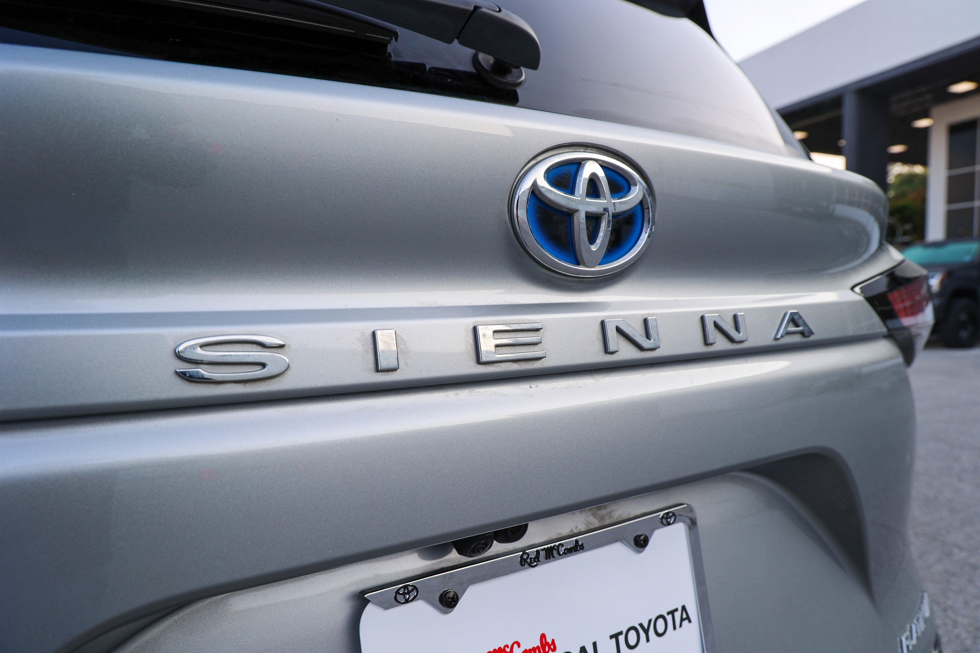 2025 Toyota Sienna Platinum