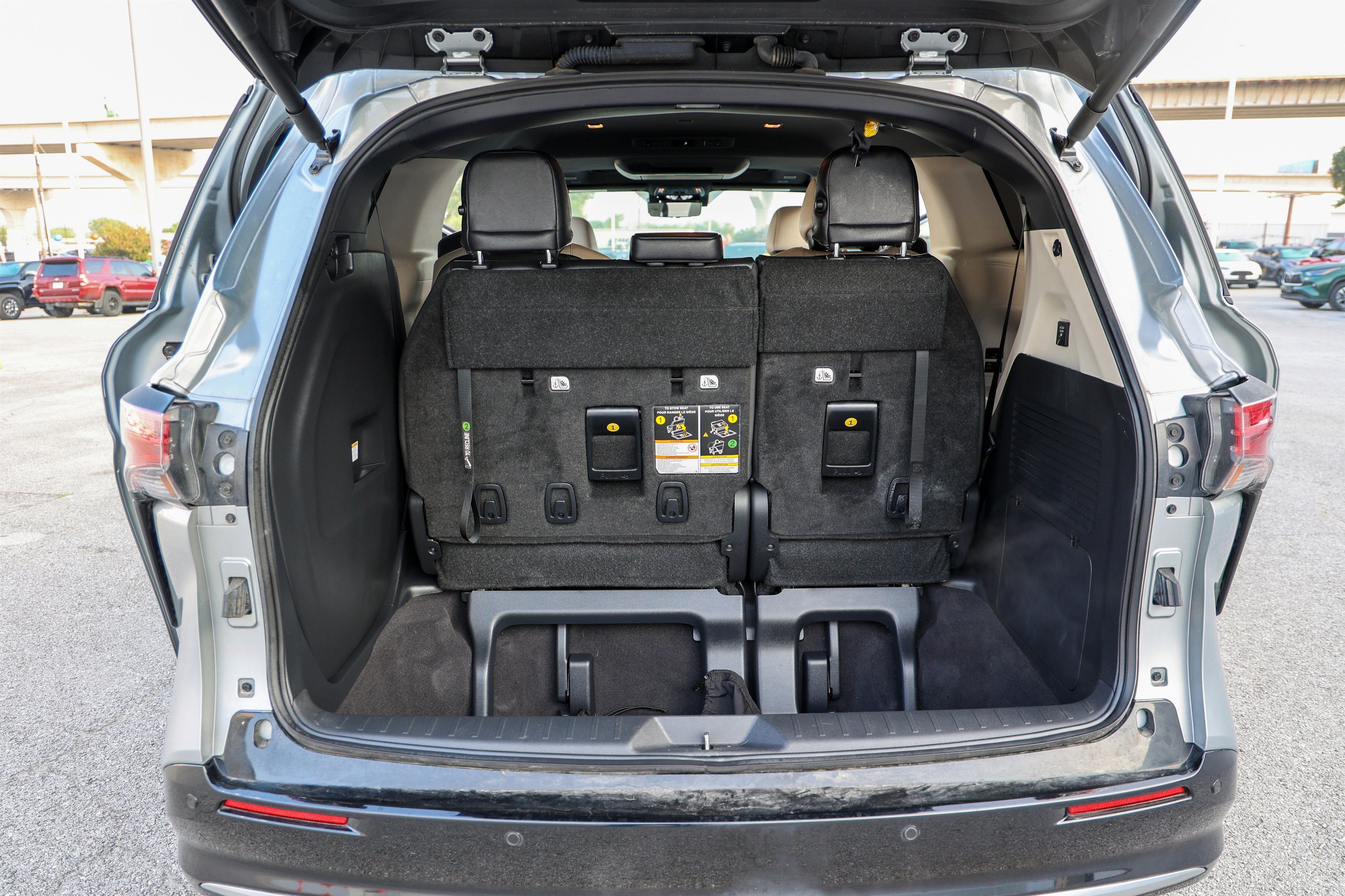 2025 Toyota Sienna Platinum