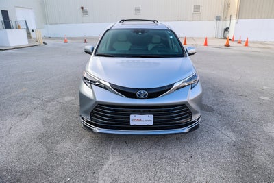 2025 Toyota Sienna Platinum
