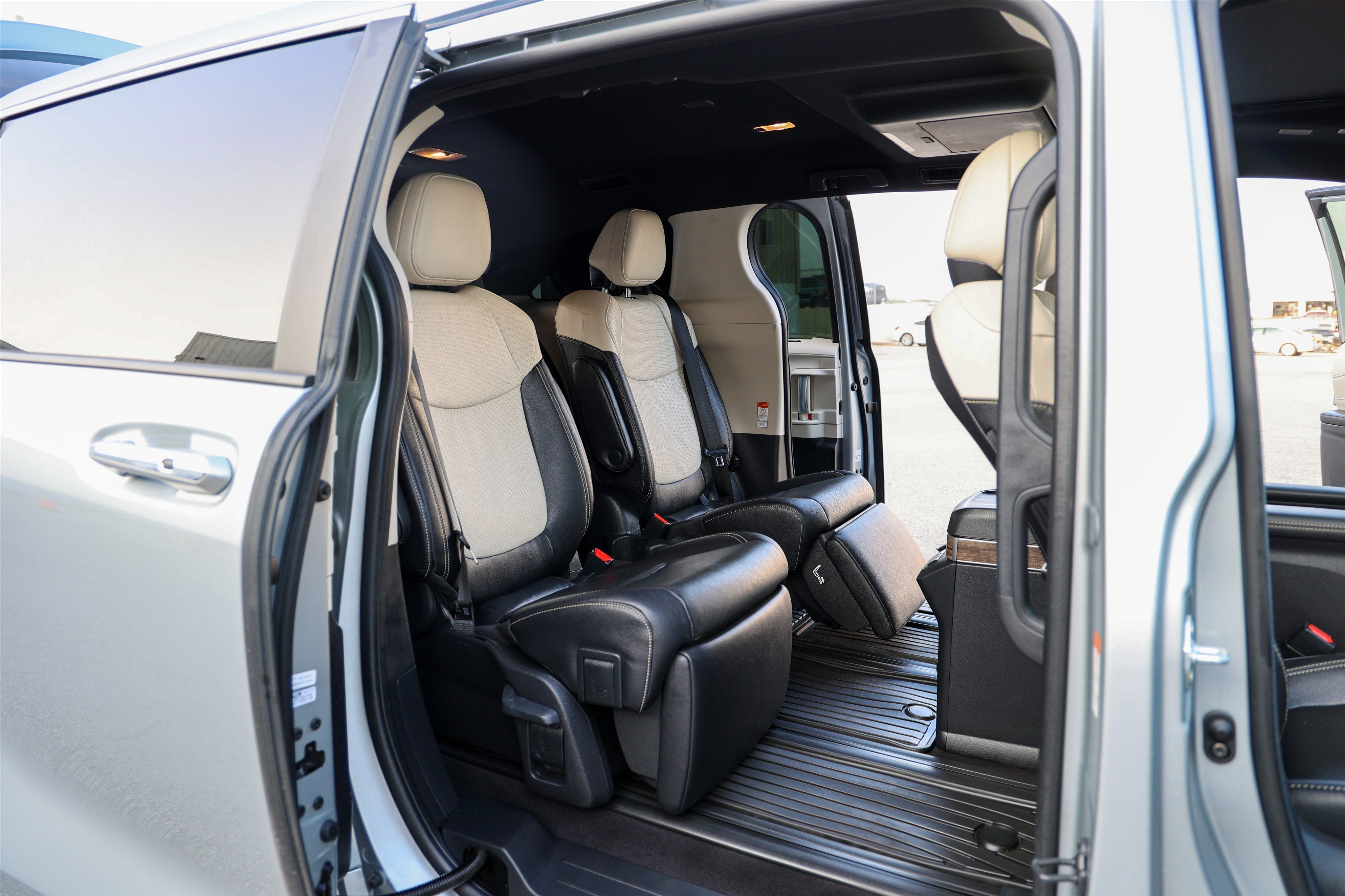 2025 Toyota Sienna Platinum
