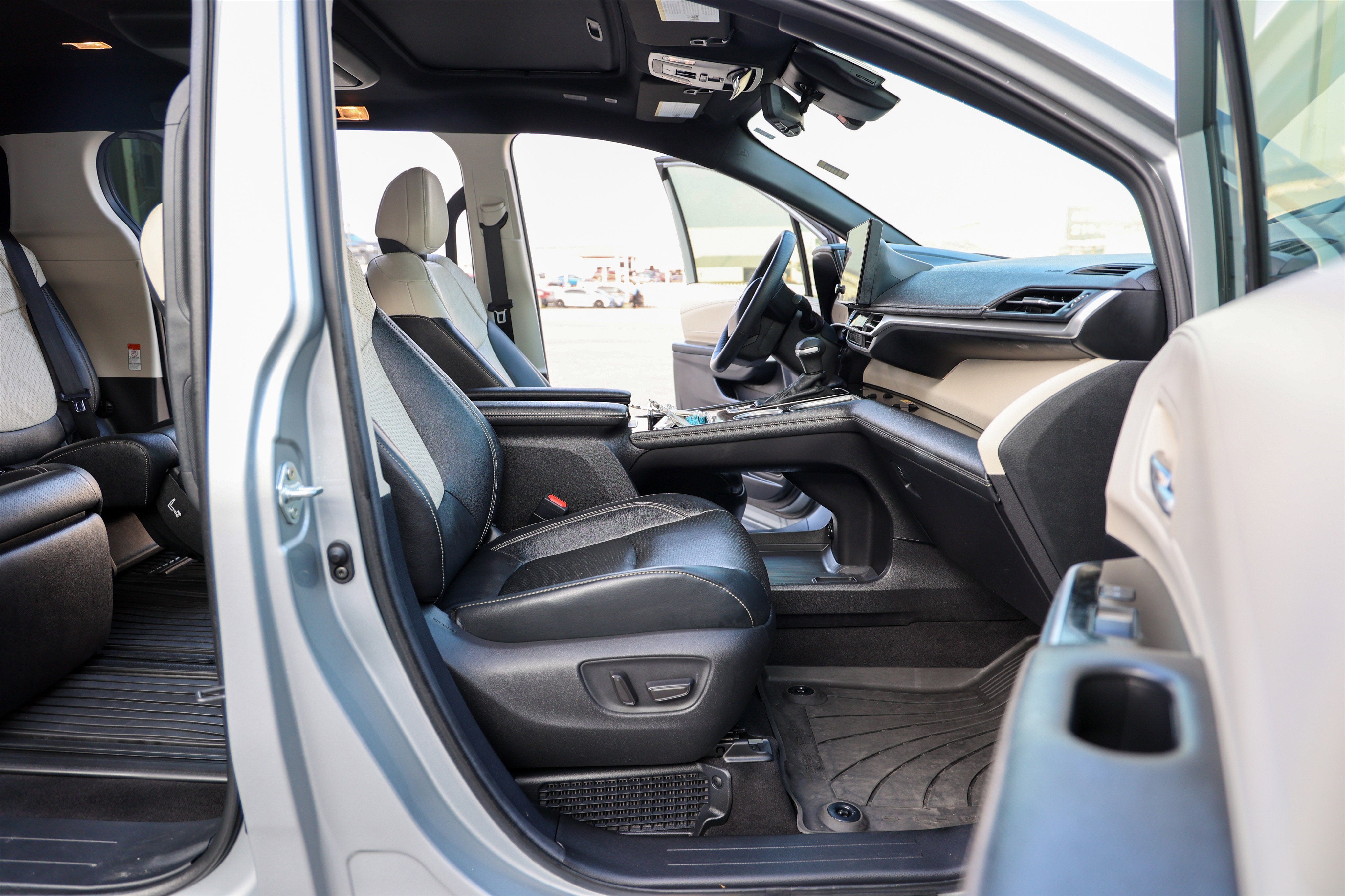 2025 Toyota Sienna Platinum