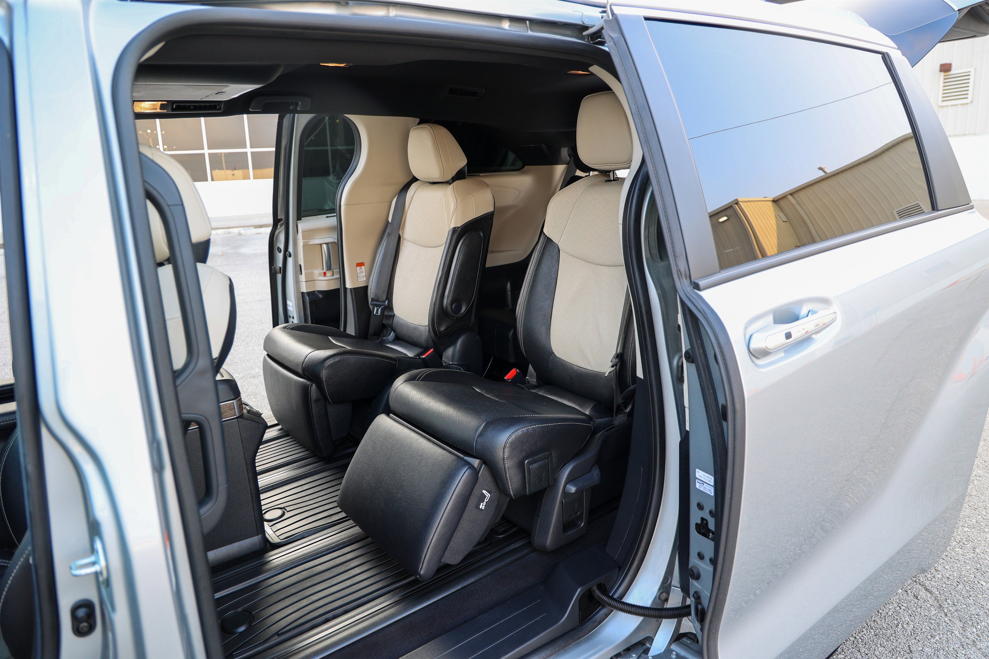 2025 Toyota Sienna Platinum