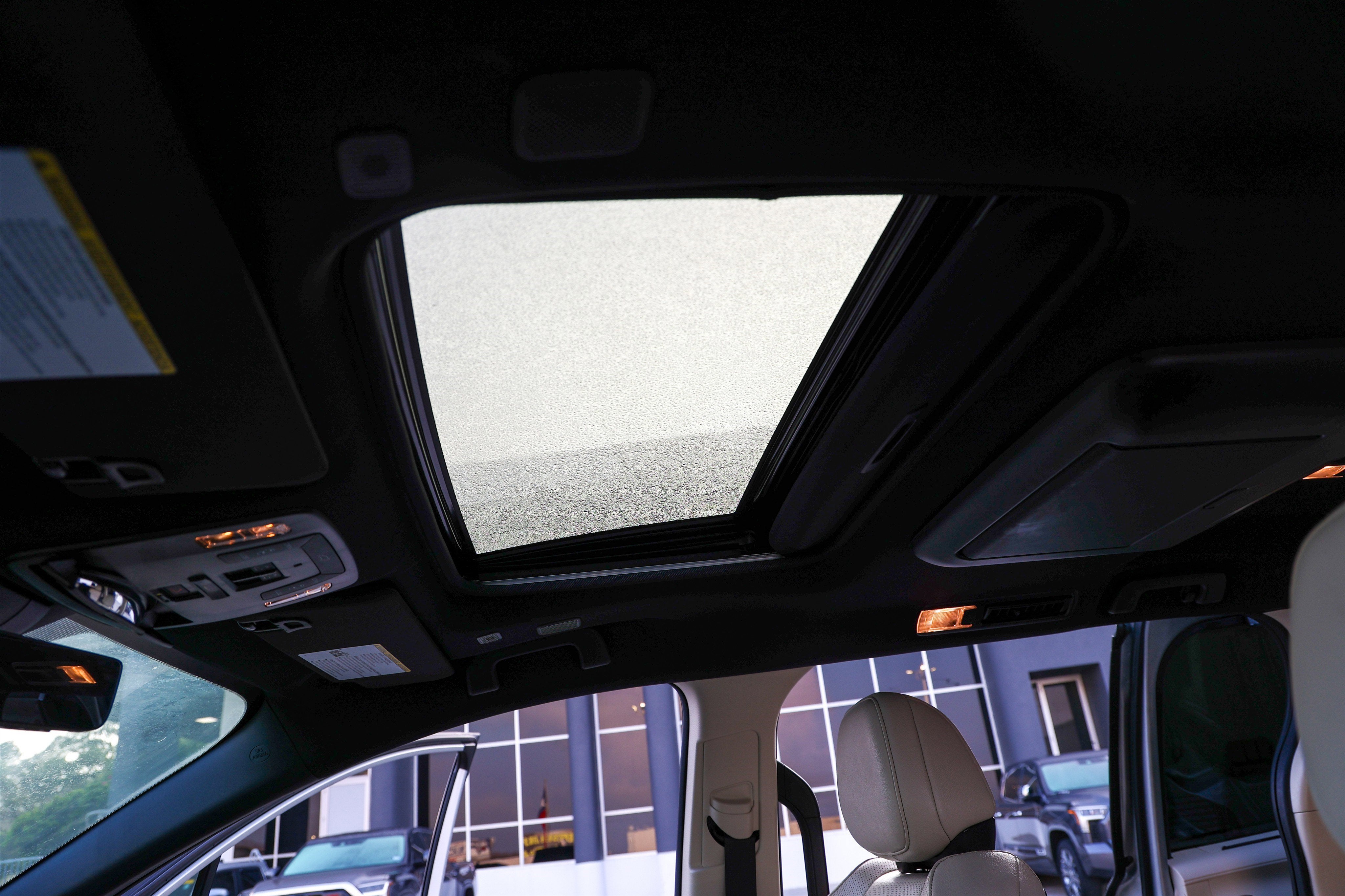 2025 Toyota Sienna Platinum
