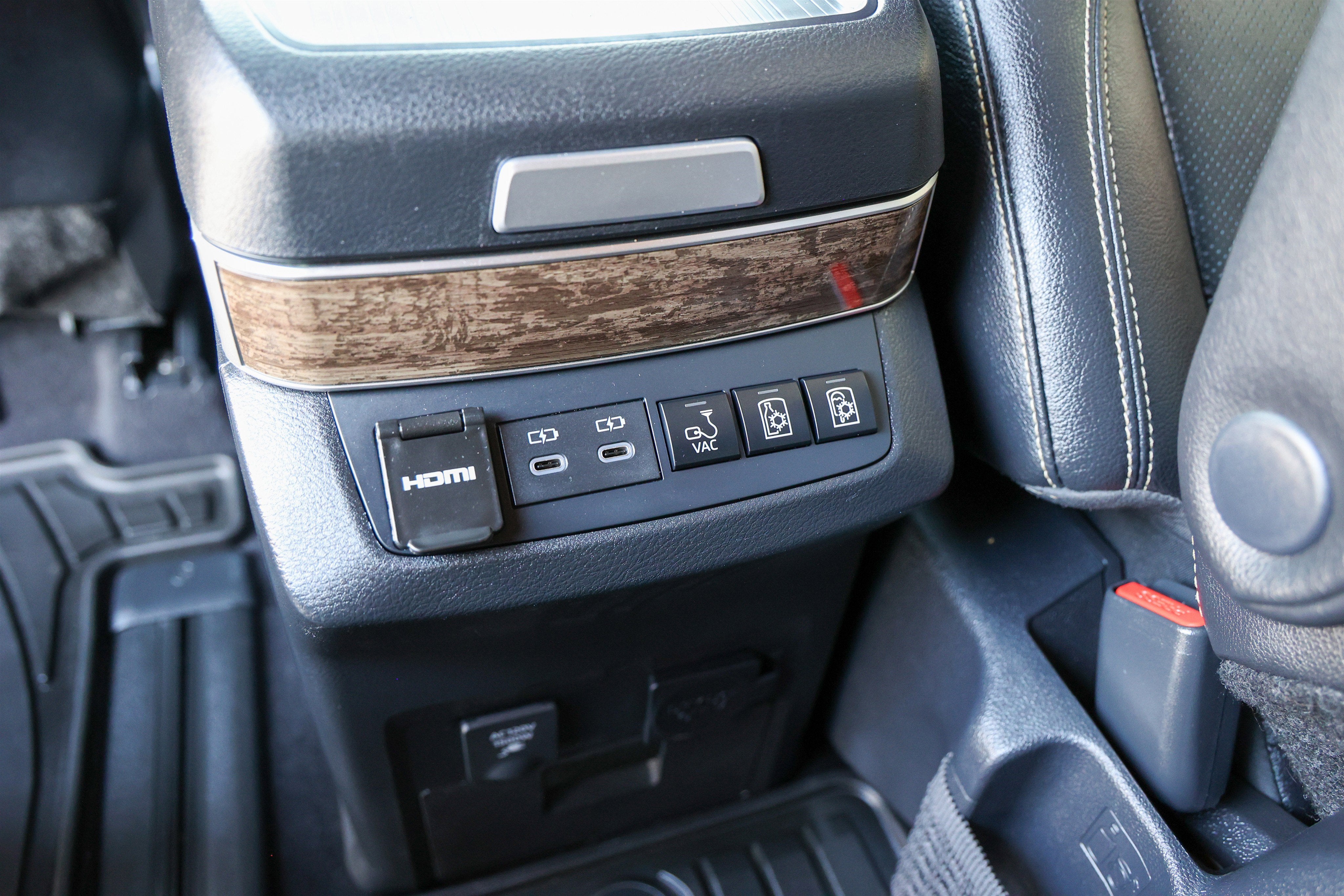 2025 Toyota Sienna Platinum
